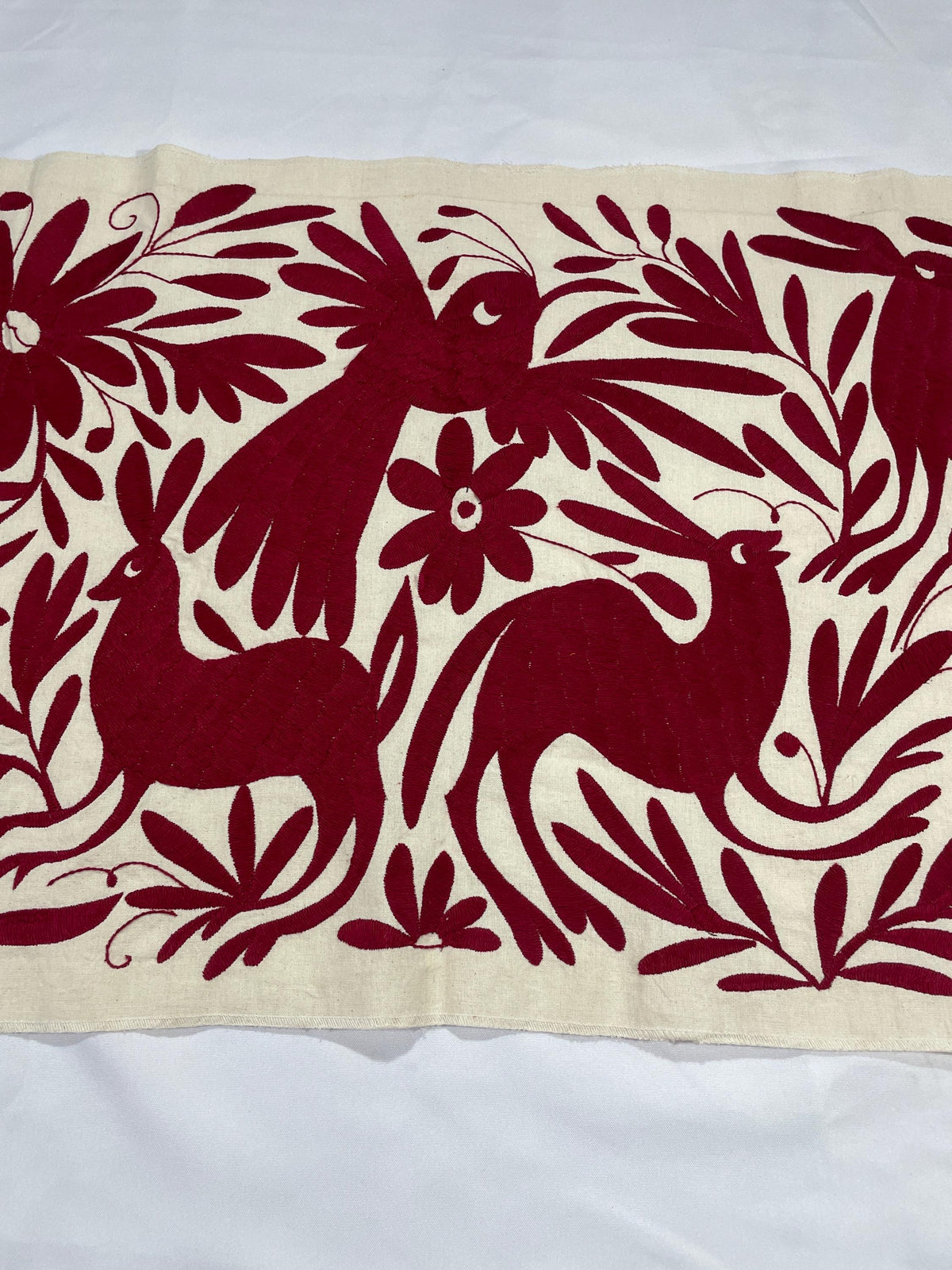 Bordado Tenango Hecho a Mano-Tapizado Otomí  en Color Vino XL 96 cm x 47 cm-Arte Mexicano Moderno (SIN MARCO)