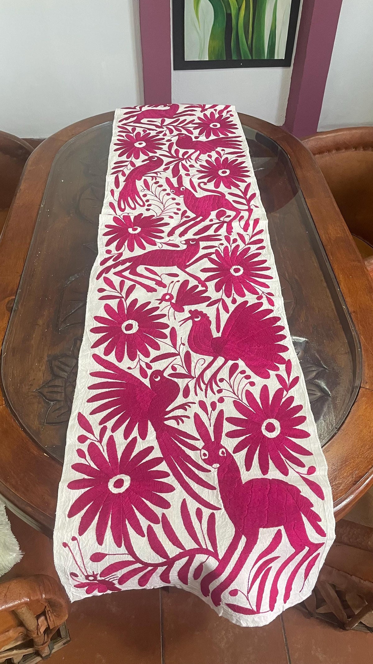 Enorme Bordado Tenango Hecho a Mano en Color Rosa-Camino de Mesa Otomí, Tapizado Tenango XXL 190 cm x 42 cm  (SIN MARCO)