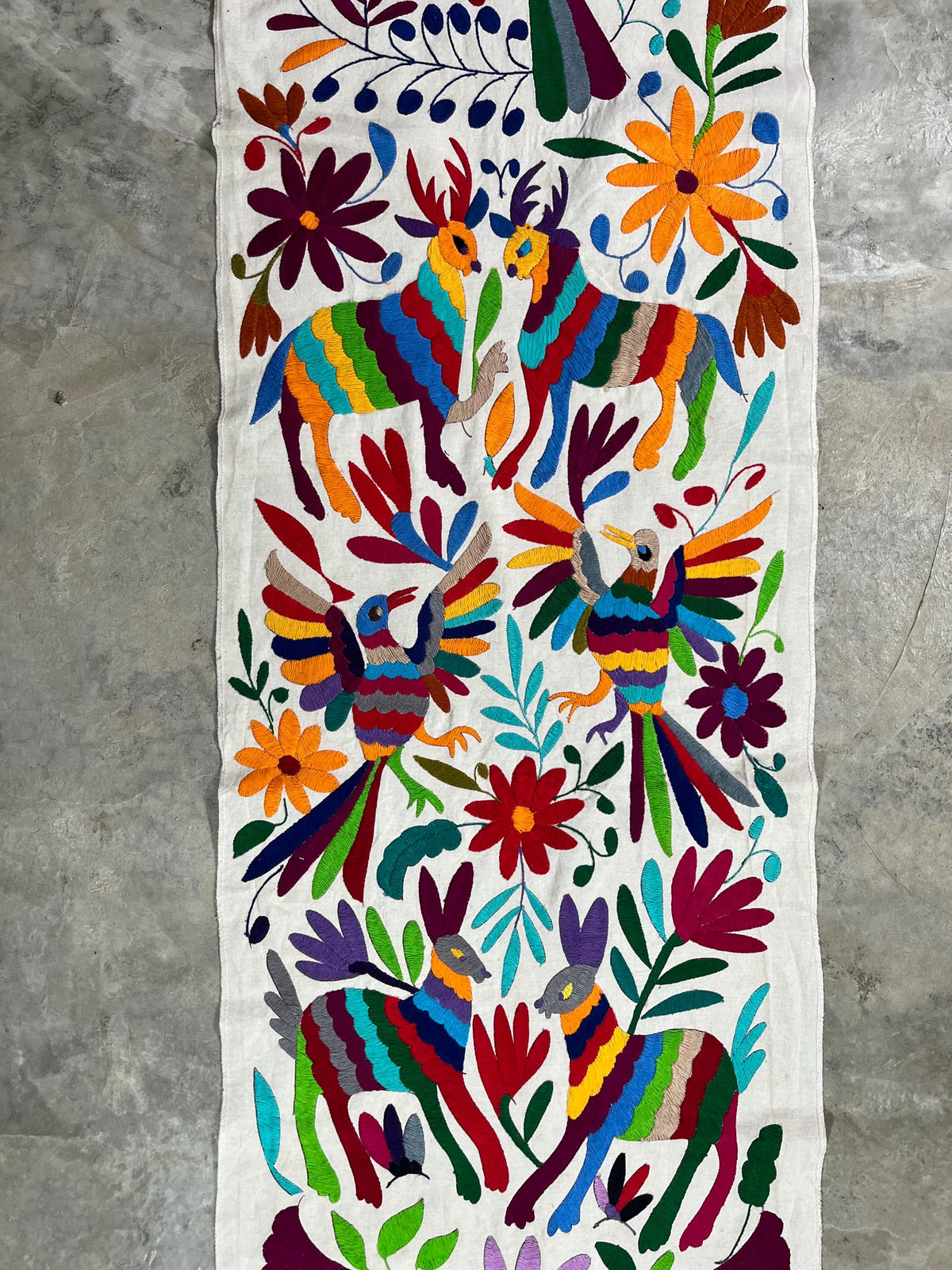 Enorme Bordado Tenango Hecho a Mano en Multicolor-Bordado Otomi en Vertical XXL 75.1  x 17.7 in