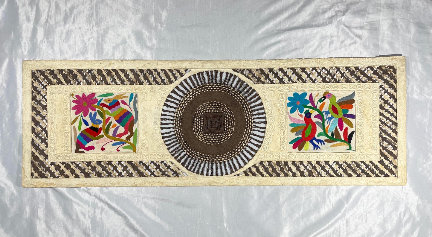Arte Mural Mexicano en Papel Amate con Bordado de Tenango Hecho a Mano- 120 cm x 40 cm-Arte Bordado Otomí Moderno (SIN MARCO)