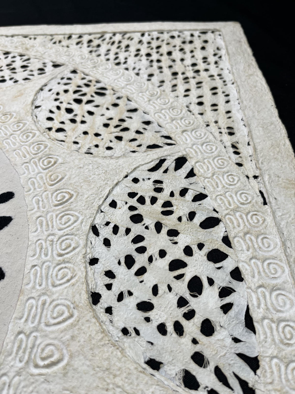 Arte Mural Mexicano en Papel Amate y Bordado Tenango Hecho a Mano en Colo Negro-XL 31 x 31-Arte Otomí Moderno (SIN MARCO)