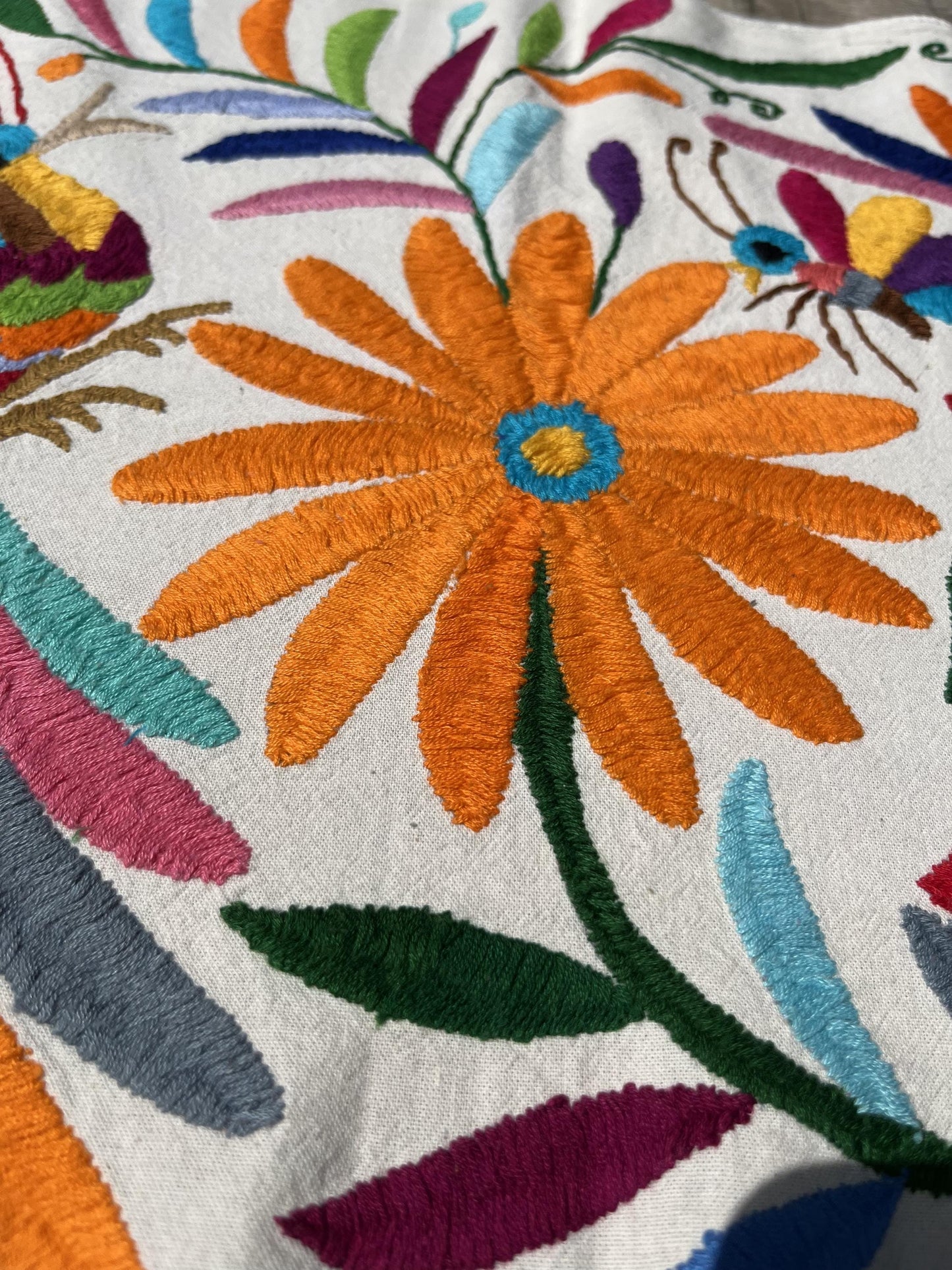 Enorme Bordado Tenango Hecho a Mano en Multicolor-Tapizado Otomi XXL 185 cm x 42 cm (SIN MARCO)
