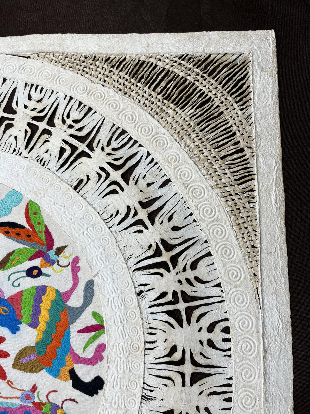Arte Mural Mexicano en Papel Amate y Bordado Tenango Hecho a Mano-XL 31 x 31 Arte Otomí Moderno (SIN MARCO)