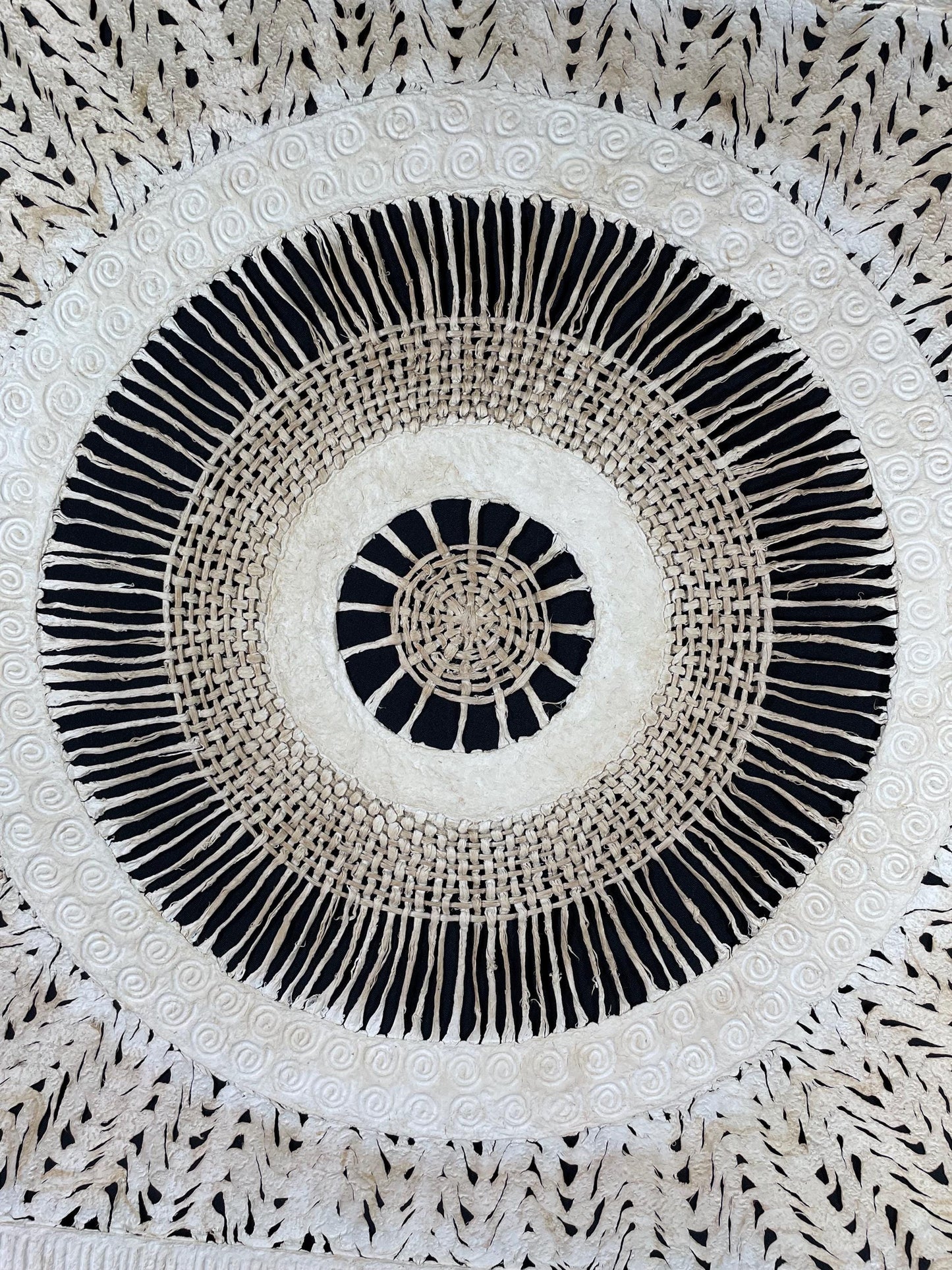 Arte Mural Mexicano en Papel Amate Hecho a Mano,XL 28 in x 28 in, Arte Otomi con Tejido Circular (Sin Marco)