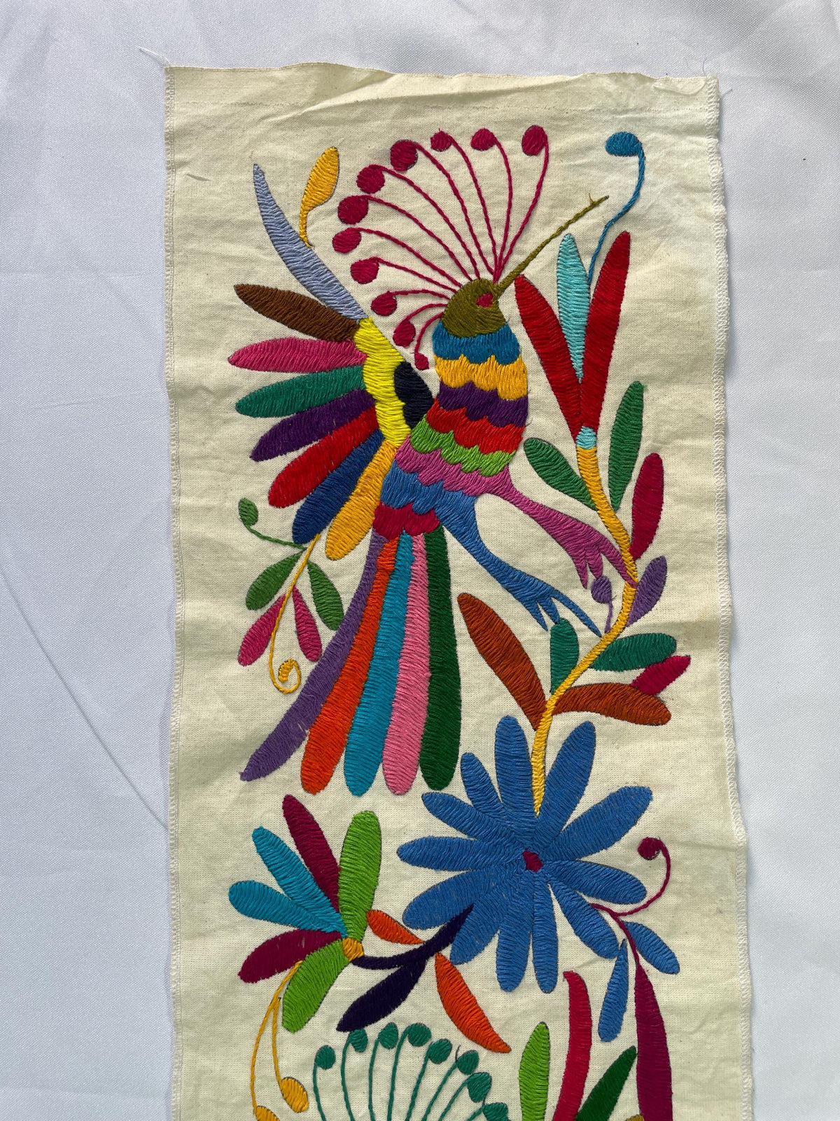 Bordado Tenango Hecho a Mano-Tapiz Otomi XL 98 cm x 23 cm-Arte Mexicano en Multicolor de Forma Vertical