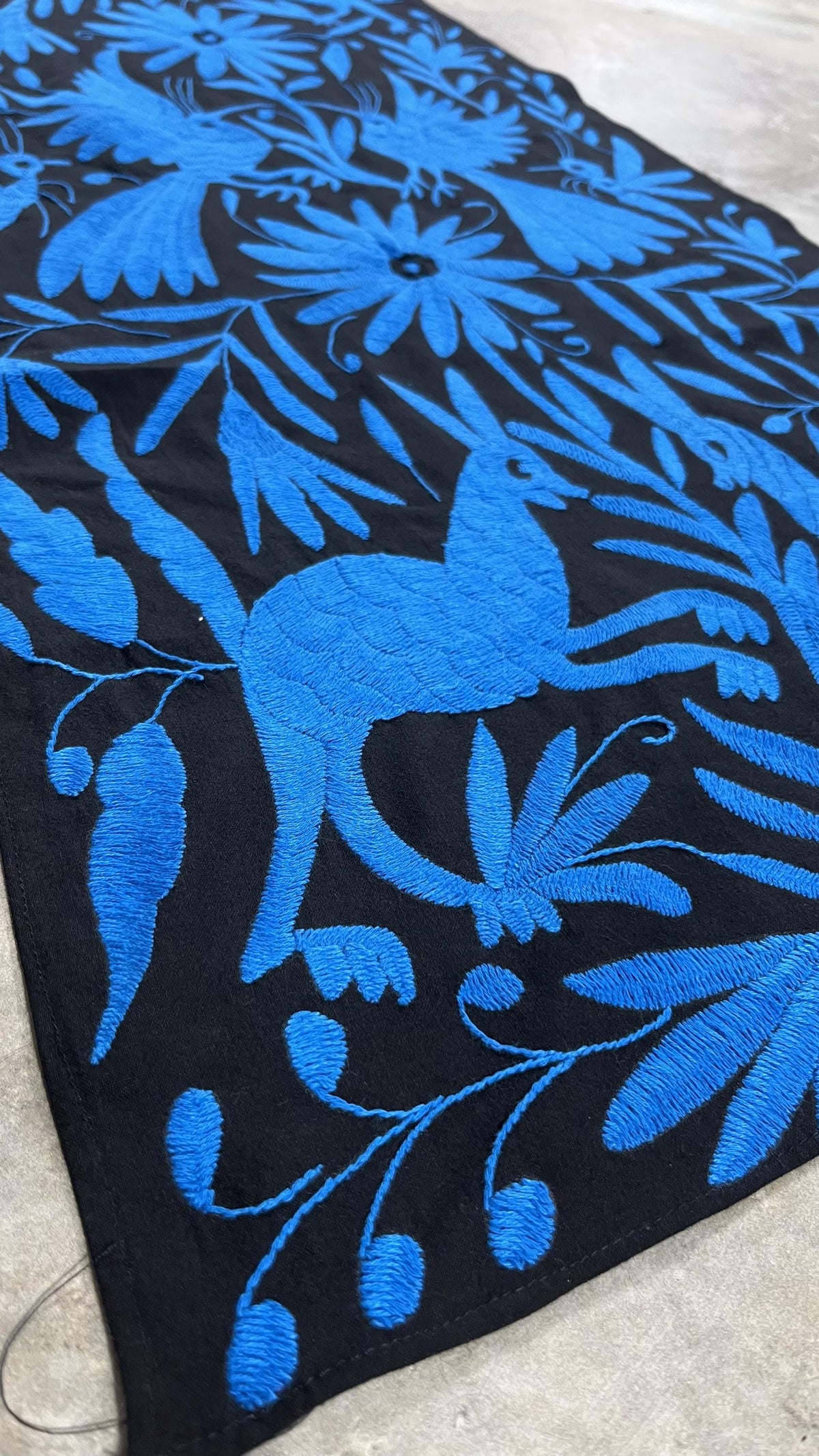 Enorme Bordado Tenango Hecho a Mano en Color Azul  Turquesa o Rojo-Tapizado Otomi-Textil Mexicano XXL  (SIN MARCO)