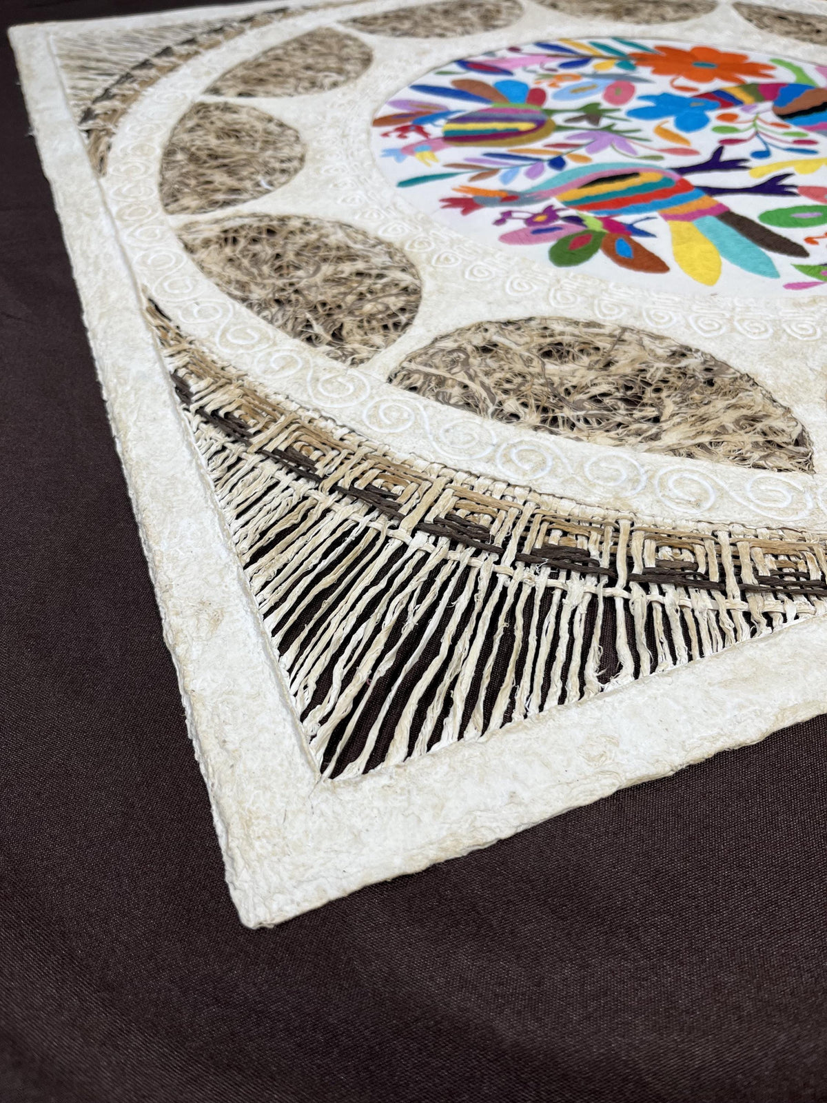 Arte Mural Mexicano Moderno en Papel Amate Hecho a Mano con Bordado Tenango XL de 31.4 in x 31.4 Pulgadas-Arte Otomi Moderno (SIN MARCO)