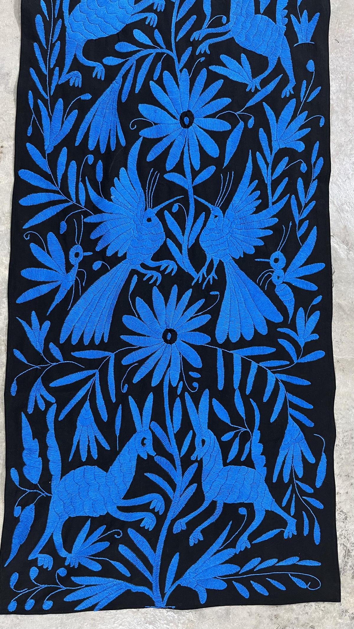 Enorme Bordado Tenango Hecho a Mano en Color Azul  Turquesa o Rojo-Tapizado Otomi-Textil Mexicano XXL  (SIN MARCO)