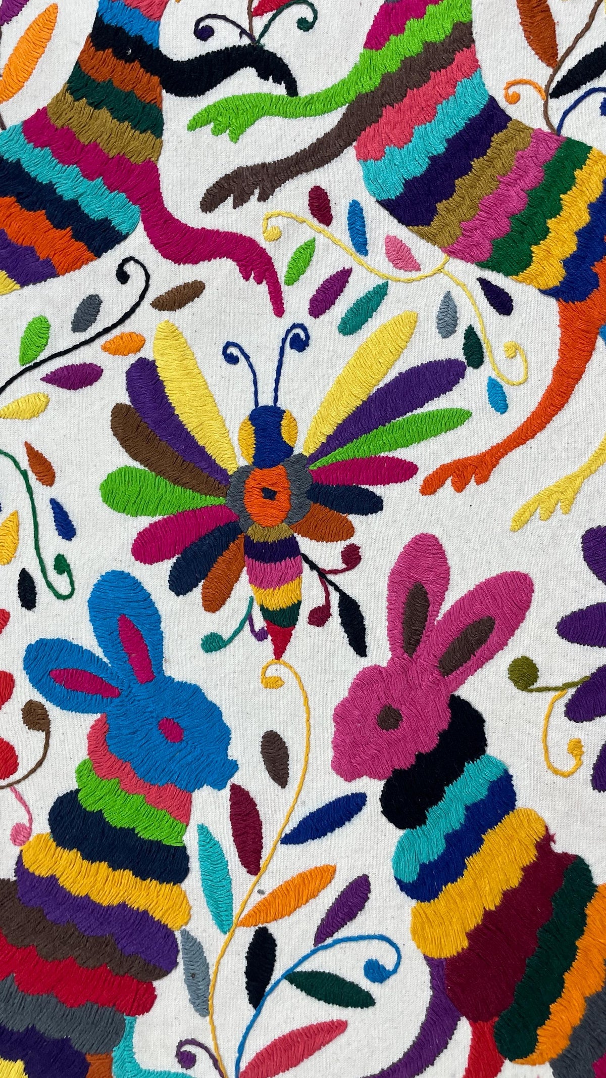 Enorme Arte Mural Mexicano en Papel Amate y Bordado Tenango Hecho a Mano-Arte Otomi Moderno XXL 47.2 in x 27.5 in (SIN MARCO)
