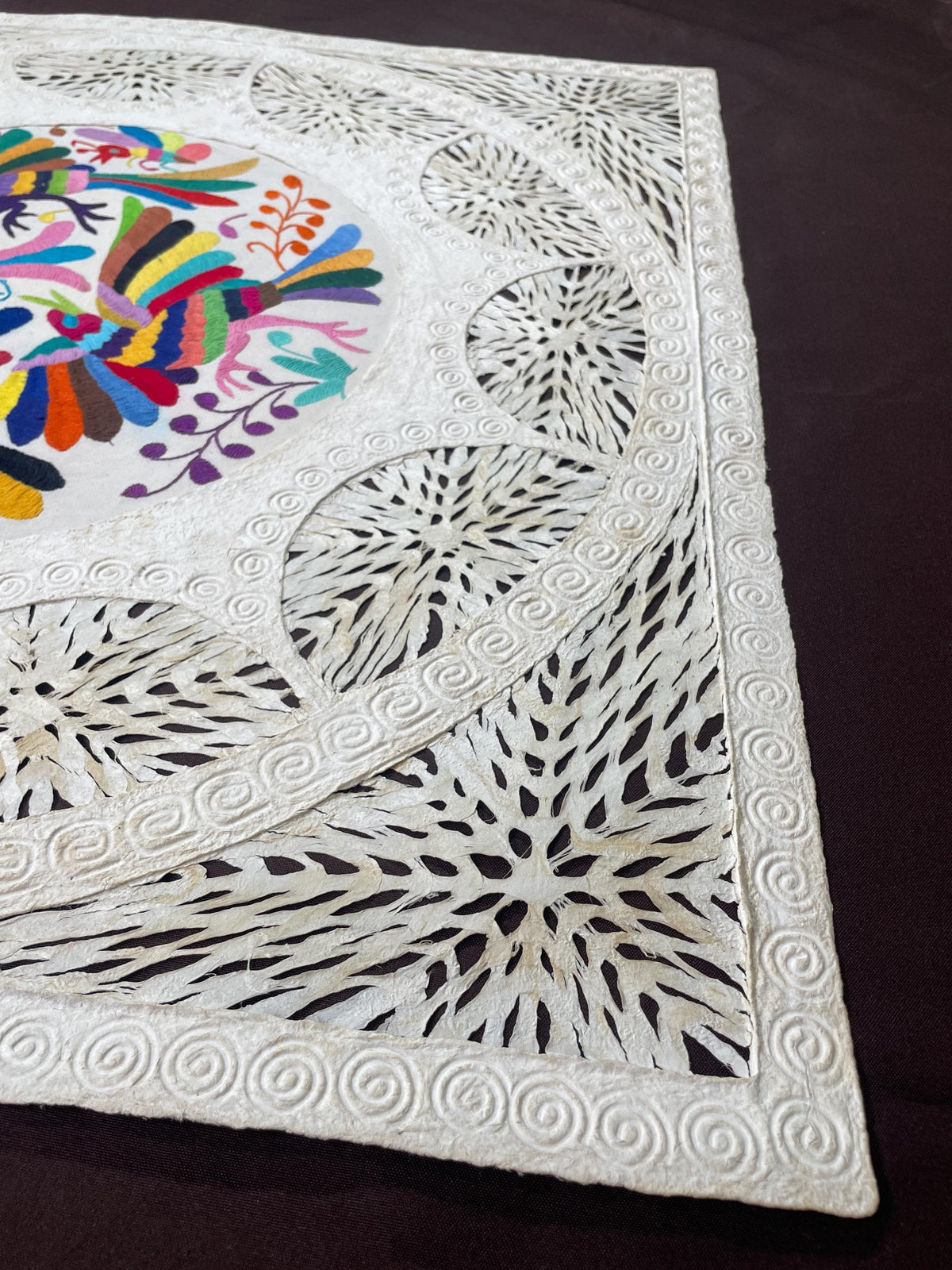 Arte Mural en Papel Amate Fusionado con Bordado Tenango Hecho a Mano-XL 31 x 31-Arte Mexicano Moderno (SIN MARCO)