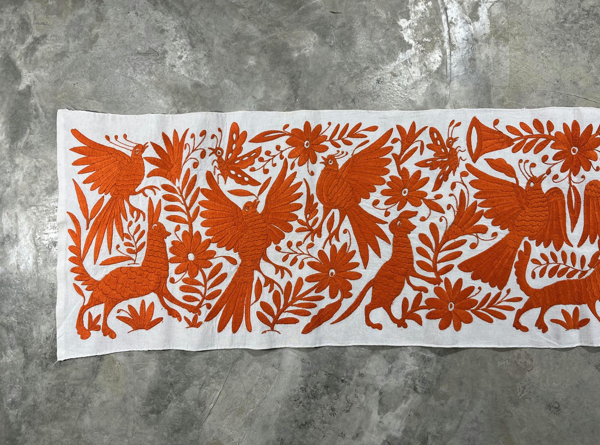 Bordado Tenango Hecho a Mano,Tapizado Otomi en Color Anaranjado XXL 190 cm x 43 cm-Textil Mexicano Moderno (SIN MARCO)