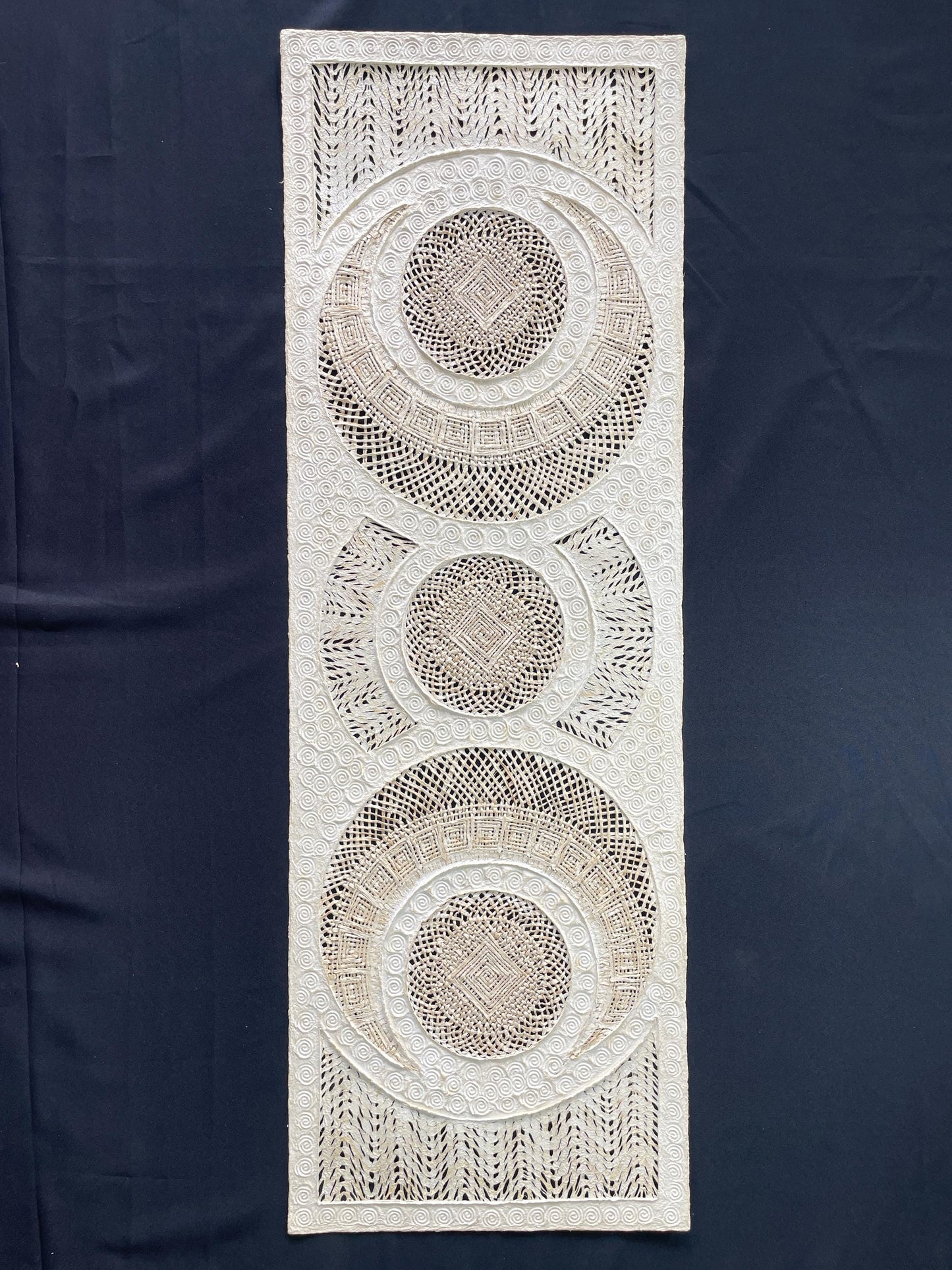 Arte Mural Mexicano Hecho a Mano de Papel Amate–Arte Mexicano Moderno, 47.2 x 15.7 in (SIN MARCO) Tejido de Eclipses y Círculos