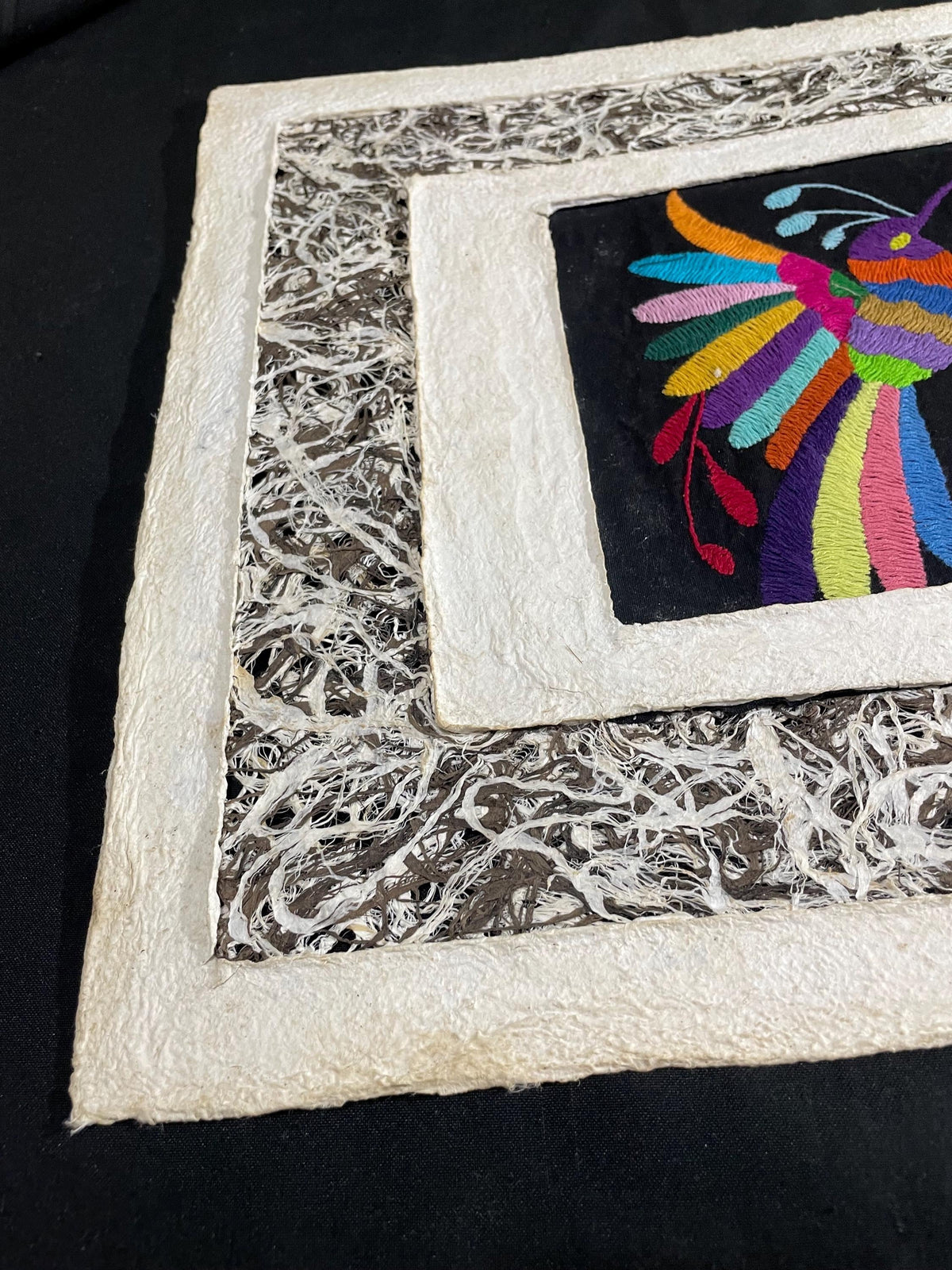 Arte Mural Mexicano en Papel Amate con Bordado de Tenango Hecho a Mano- 47,2 x 15,7-Arte Bordado Otomí Moderno (SIN MARCO)