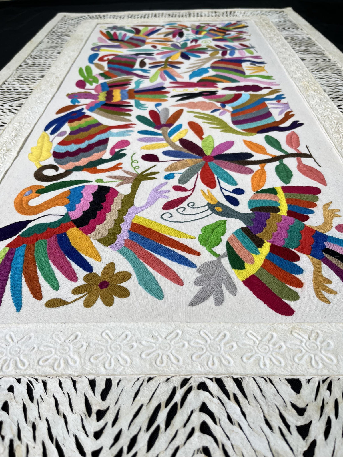 Arte Mural Mexicano Hecho a Mano en Papel Amate y Bordado Tenango-Arte Otomi Moderno en Formato Horizontal XXL 47.2 x 27.5 (SIN MARCO)