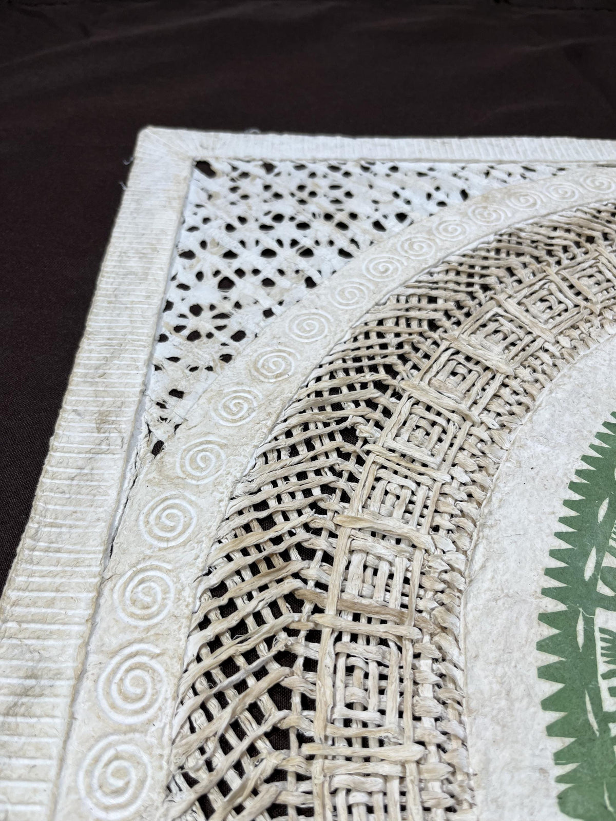 Arte Otomi en Papel Picado de Papel Amate – Papel de corteza hecho a mano – Arte popular mexicano 23 x 23 pulgadas (sin marco)-Dios del Maíz