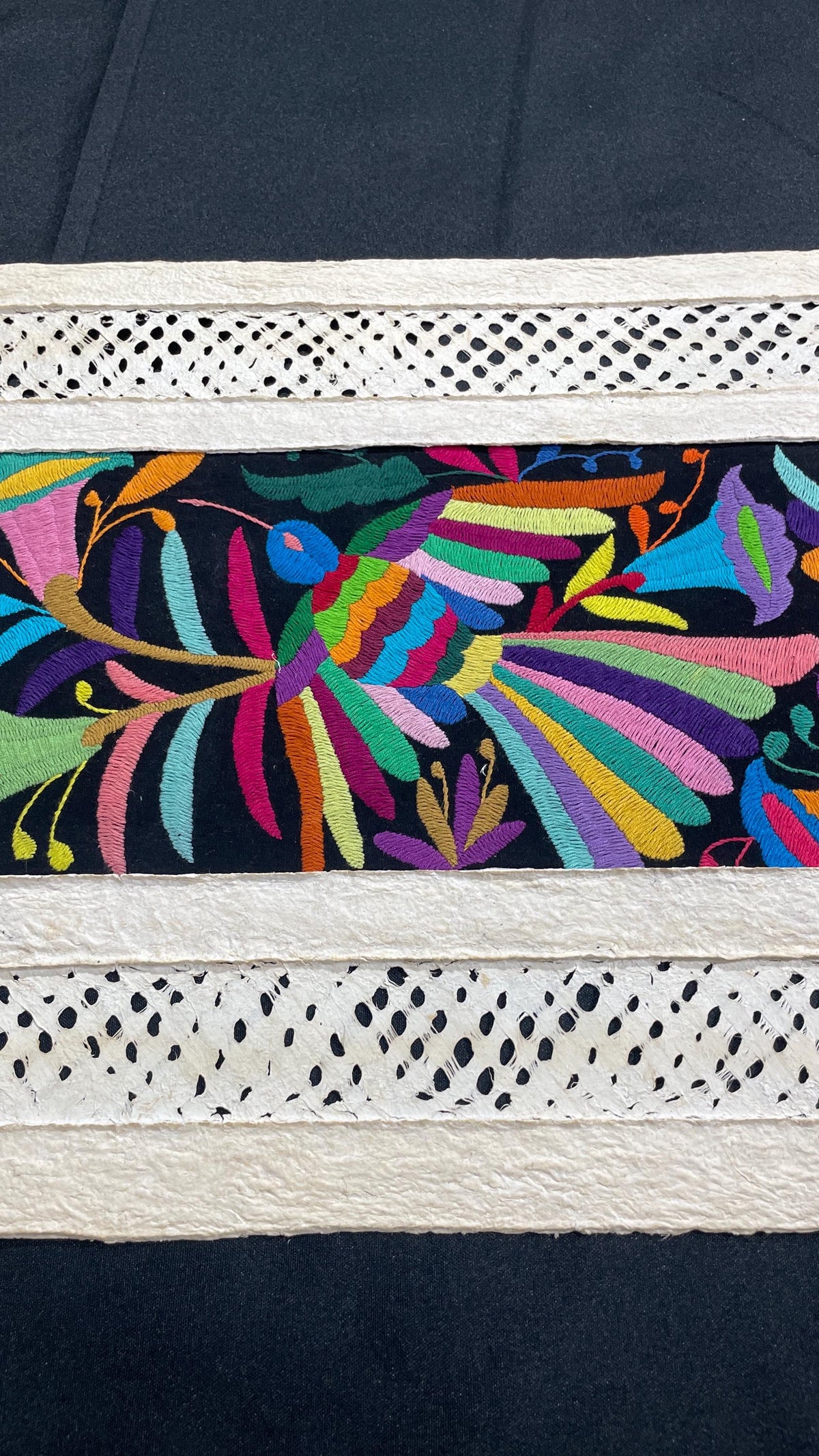 Arte Mural Mexicano de Papel Amate con Bordado Tenango Hecho a Mano XL 47.2 x 15.7 -Arte Otomi Moderno (SIN MARCO)