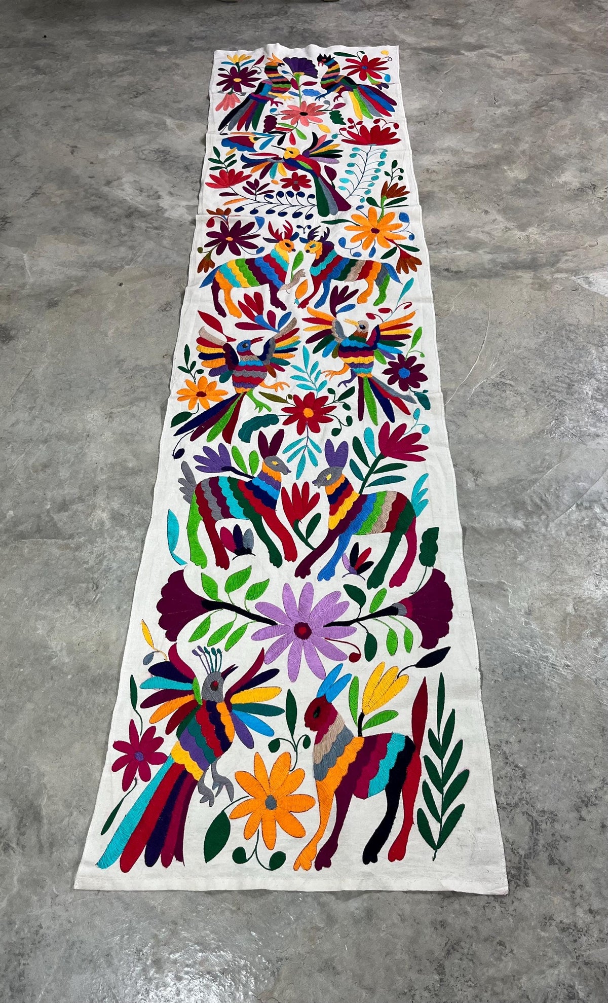 Enorme Bordado Tenango Hecho a Mano en Multicolor-Bordado Otomi en Vertical XXL 75.1  x 17.7 in