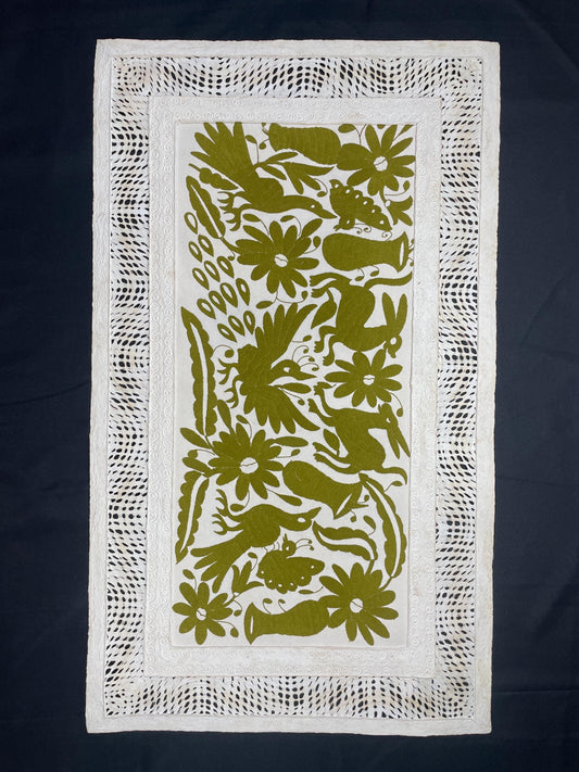 Enorme Arte Mural Mexicano en Papel Amate y Bordado Tenango Hecho a Mano-Arte Otomi Moderno en Horizontal XXL 47.2 in x 27.5 in (SIN MARCO)