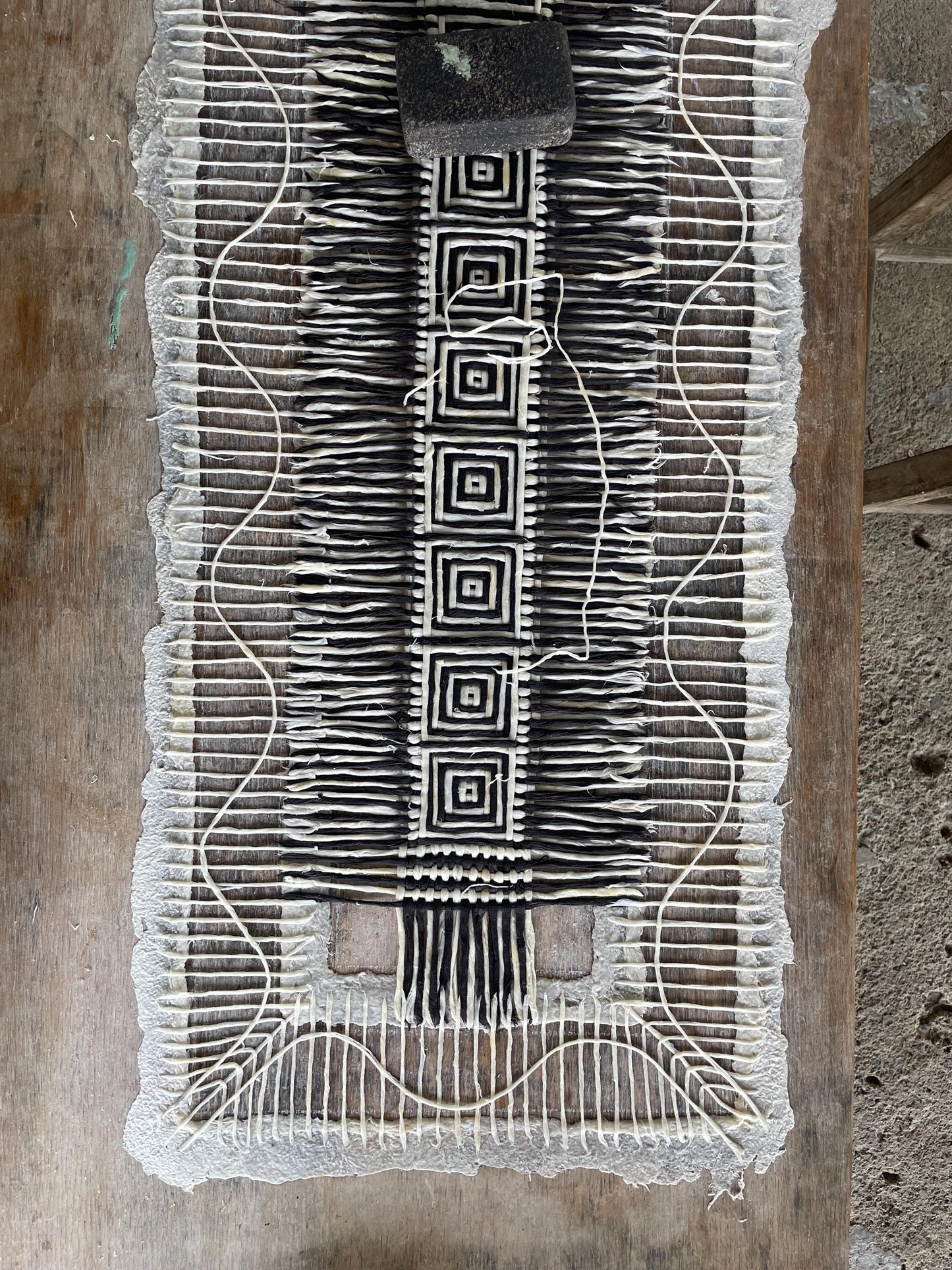 Arte Mural Mexicano en Papel Amate Hecho a Mano – Arte Otomí Moderno de 47.2 in x 15.7 in (SIN MARCO)