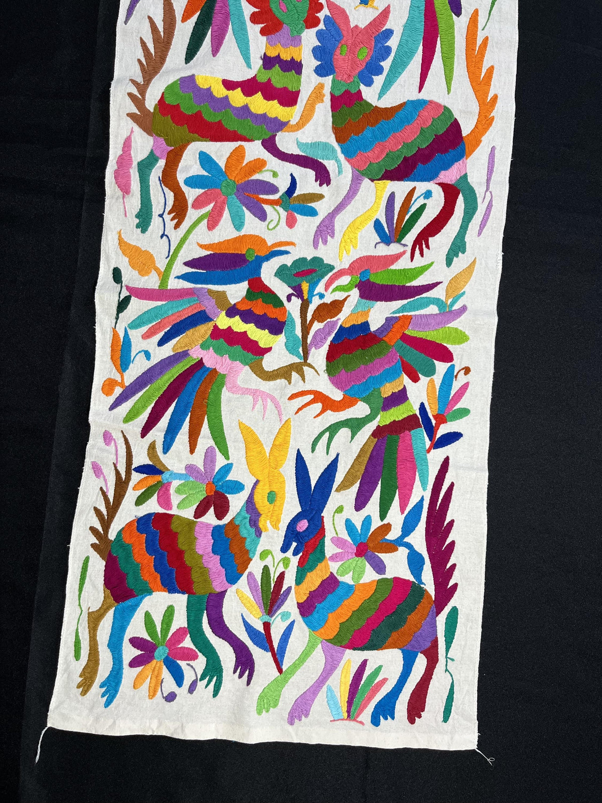 Bordado Tenango Hecho a Mano-Textil Otomi XXL 192 cm x 43 cm-Arte Mexicano en Multicolor en Forma Vertical (SIN MARCO)