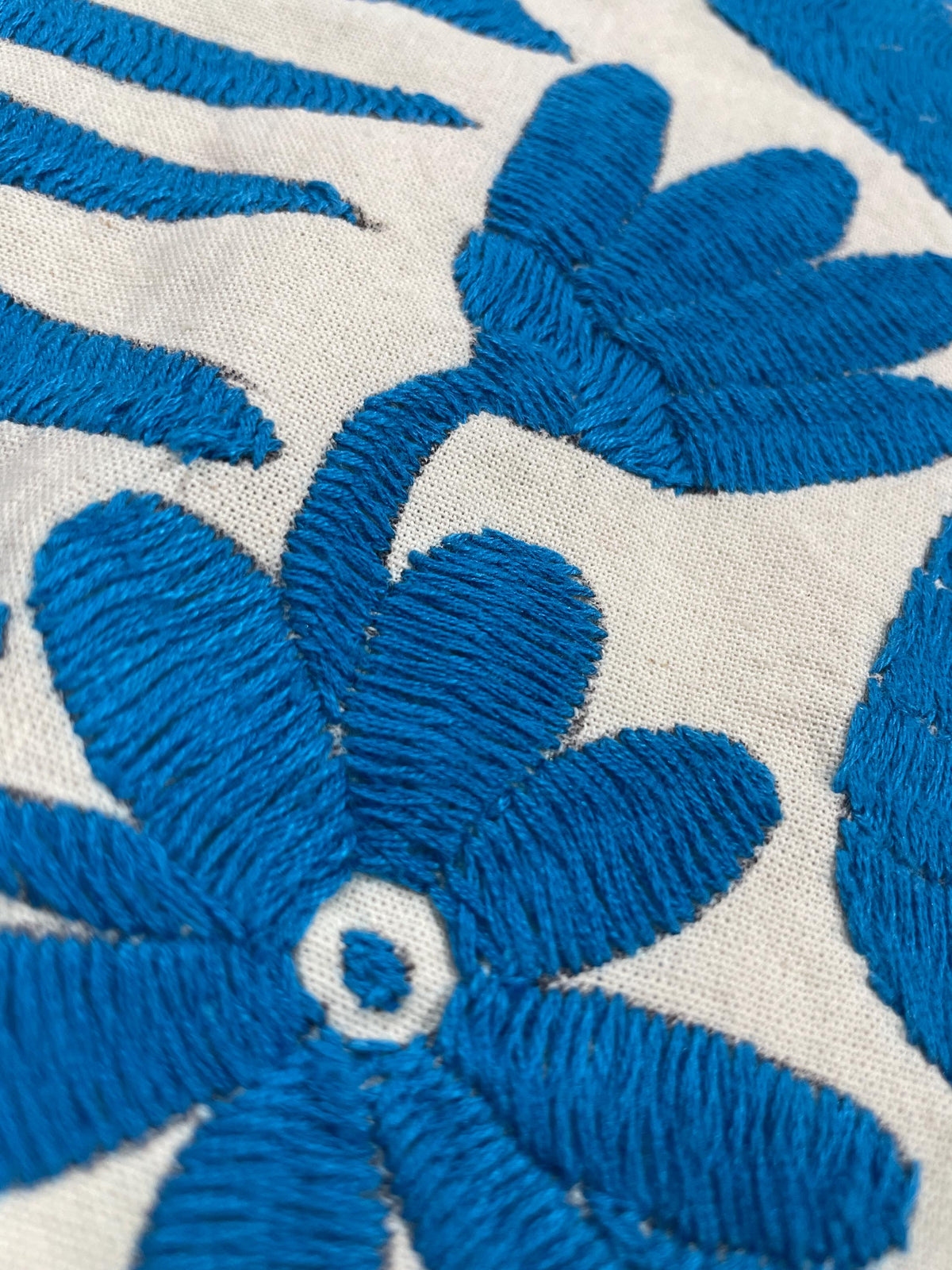 Tapizado Bordado Tenango Hecho a Mano-Arte Otomí Mexicano Moderno en Color Azul Turquesa XL 96 cm x 45 cm-(SIN MARCO)