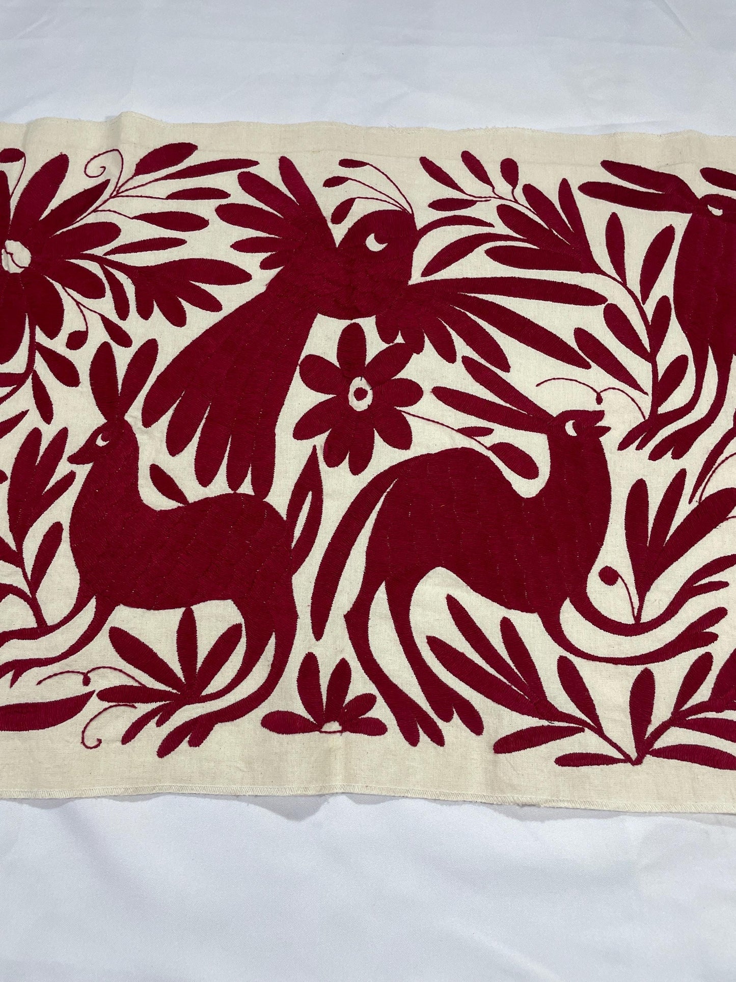 Bordado Tenango Hecho a Mano-Tapizado Otomí  en Color Vino XL 96 cm x 47 cm-Arte Mexicano Moderno (SIN MARCO)