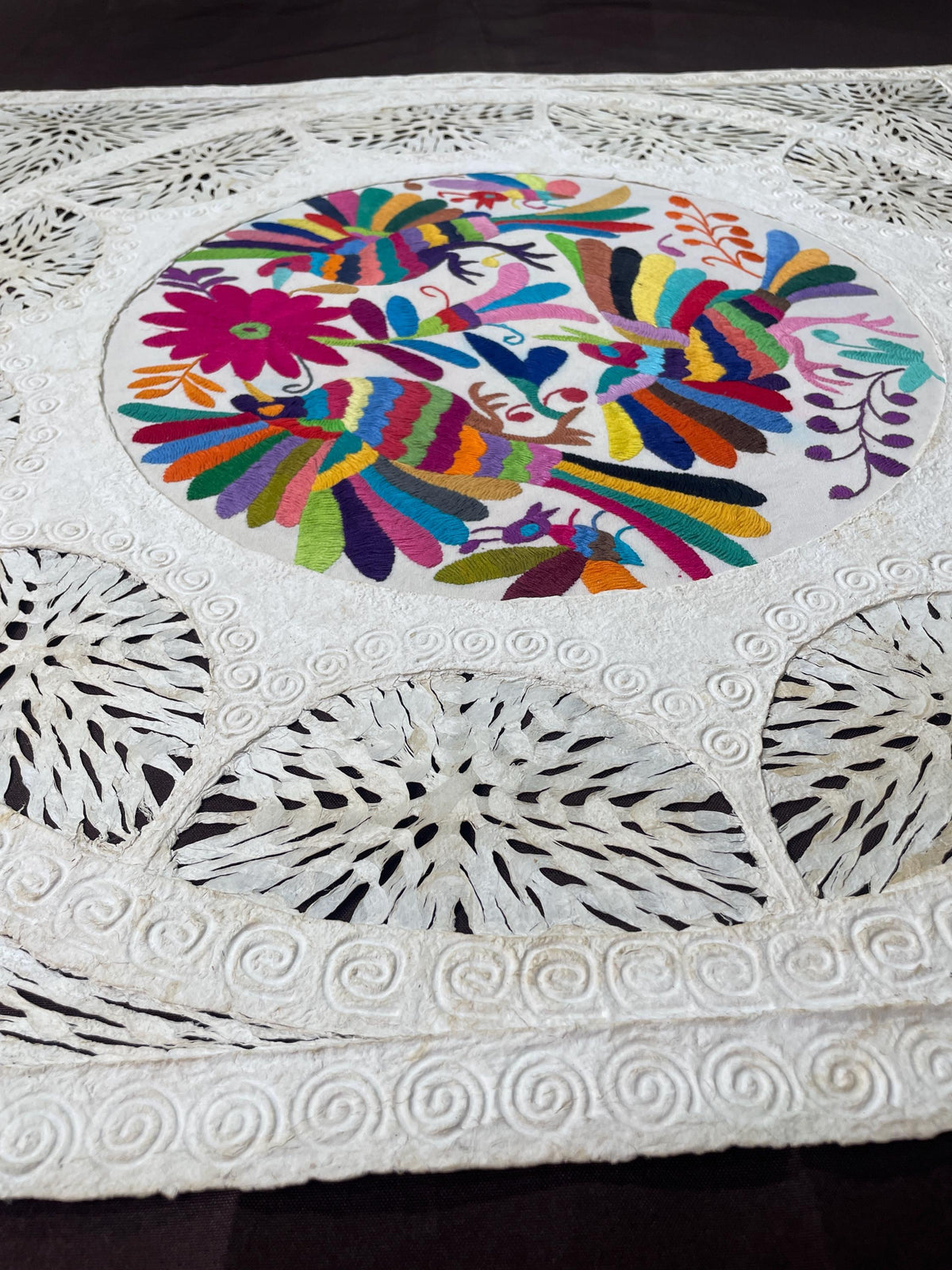 Arte Mural en Papel Amate Fusionado con Bordado Tenango Hecho a Mano-XL 31 x 31-Arte Mexicano Moderno (SIN MARCO)