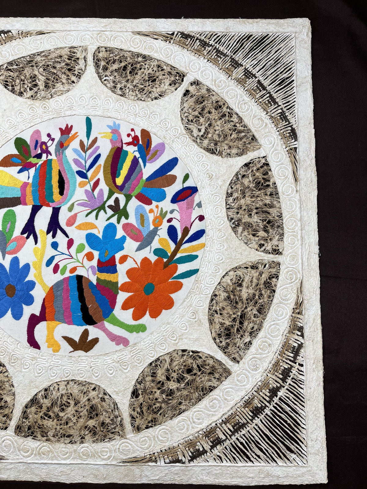 Arte Mural Mexicano Moderno en Papel Amate Hecho a Mano con Bordado Tenango XL de 31.4 in x 31.4 Pulgadas-Arte Otomi Moderno (SIN MARCO)