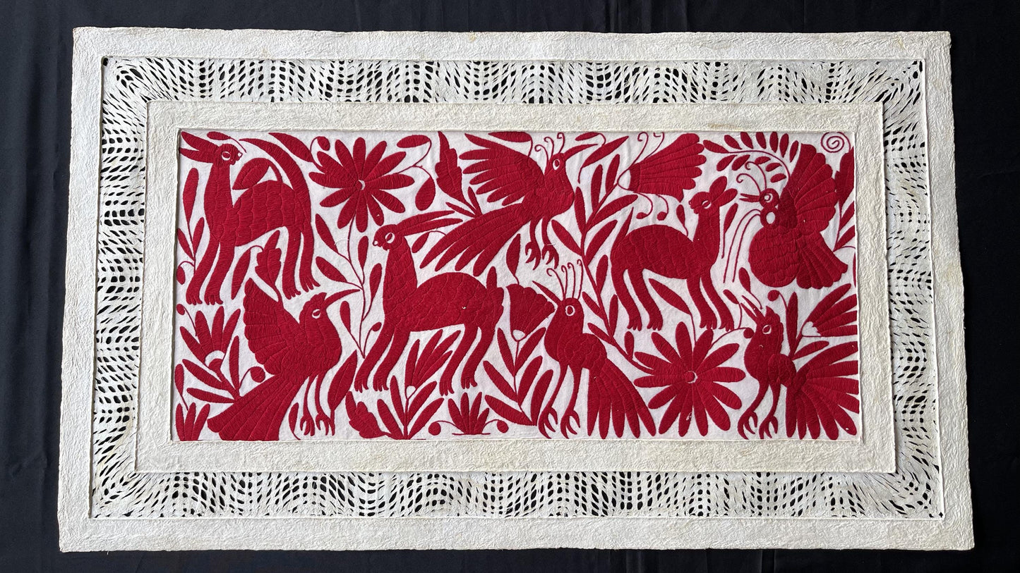 Enorme Arte Mural Mexicano Moderno en Papel Amate con Bordado Tenango Hecho A Mano en Color RojoXXL 47.2 in X 27.5 in (SIN MARCO)