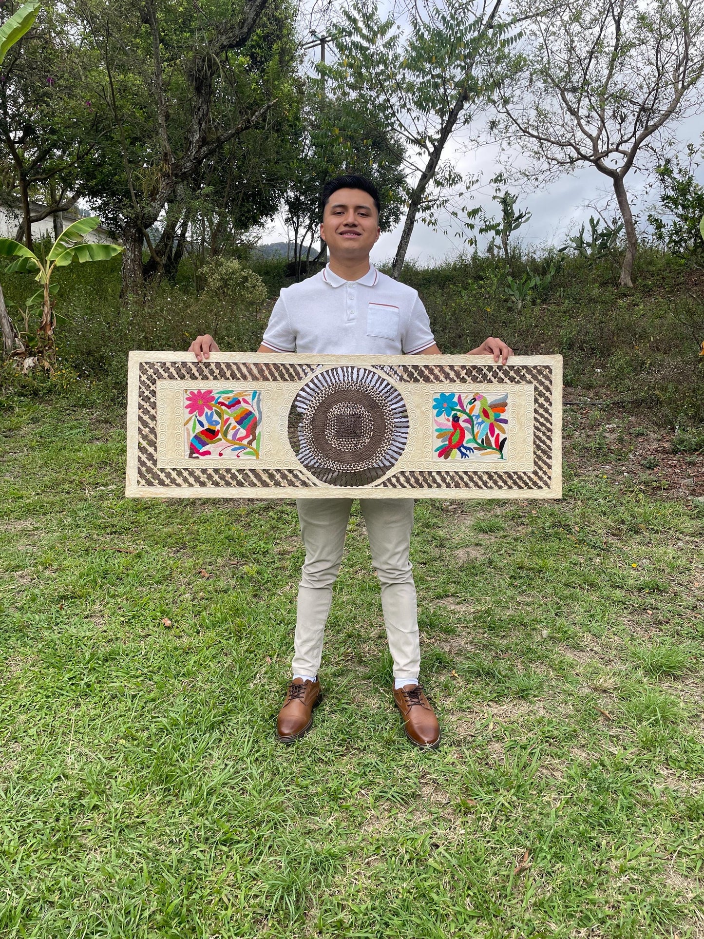 Arte Mural Mexicano en Papel Amate con Bordado de Tenango Hecho a Mano- 120 cm x 40 cm-Arte Bordado Otomí Moderno (SIN MARCO)