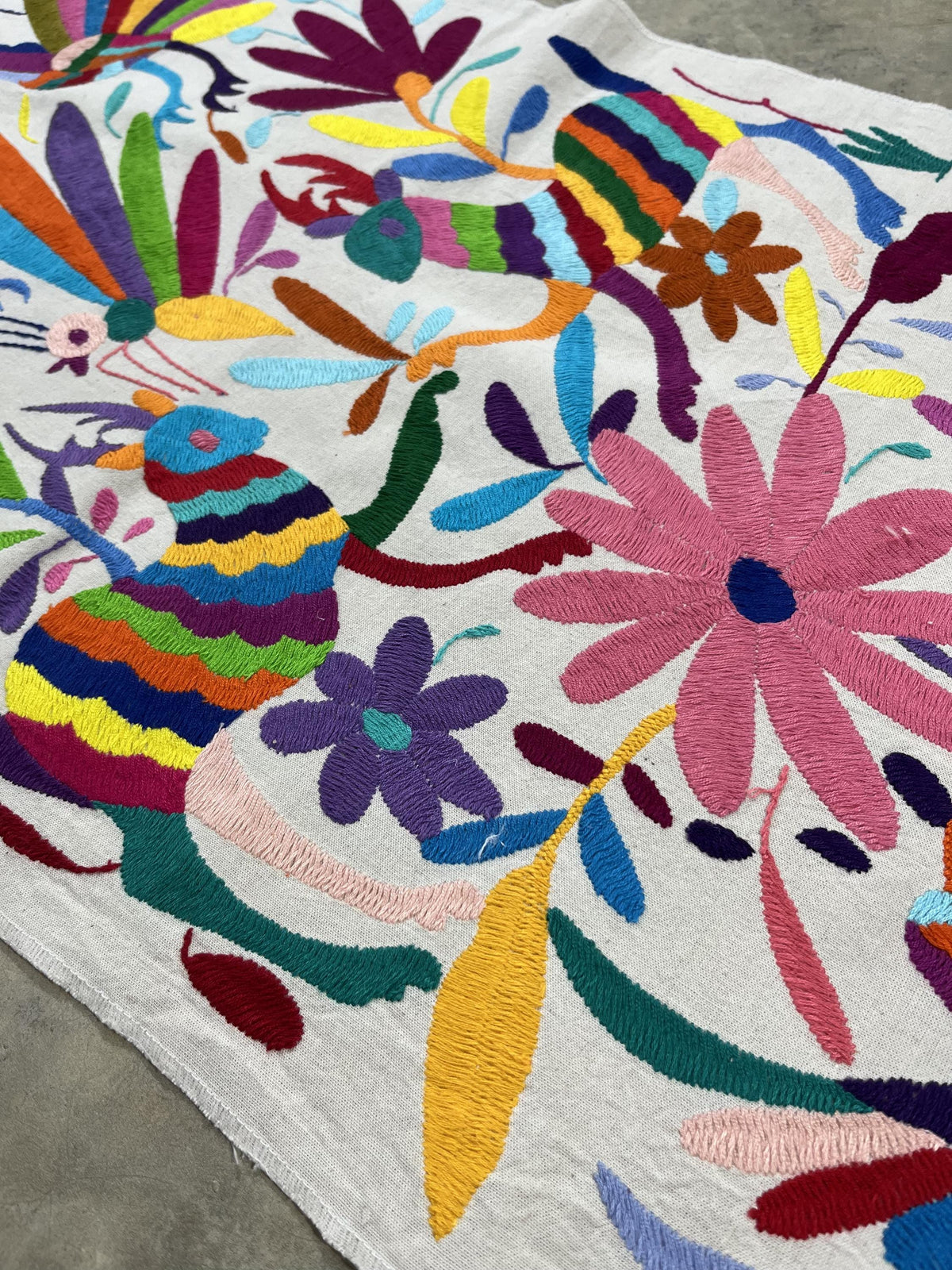 Enorme Bordado Tenango Hecho a Mano en Multicolor-Bordado Otomi en Vertical XXL 191 x 45 cm (SIN MARCO)
