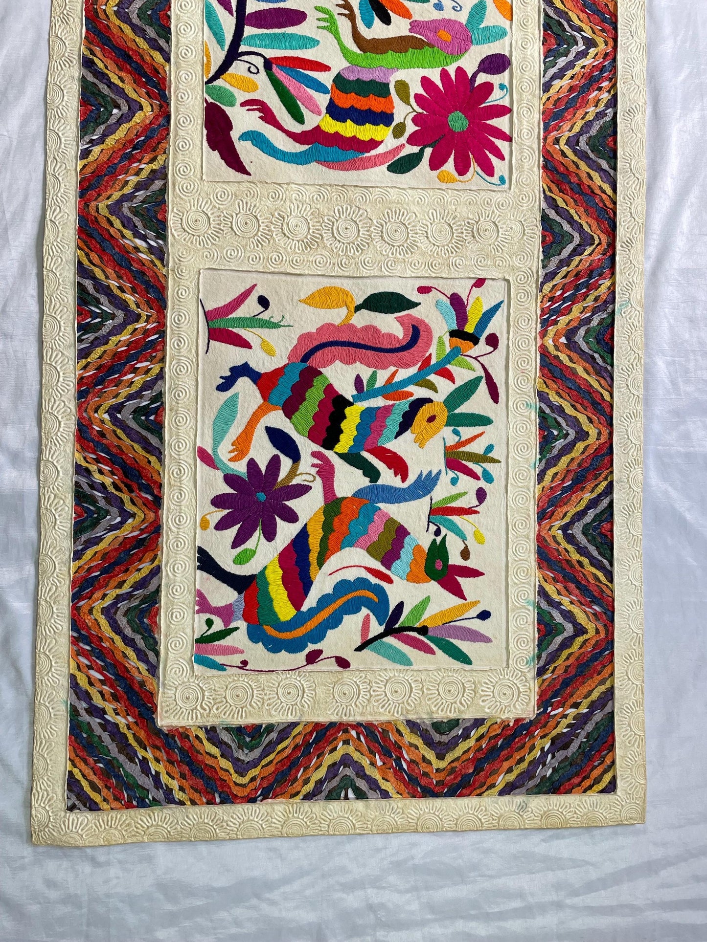 Arte Mural Mexicano en Papel Amate Teñido y Bordado Tenango Hecho A Mano - Arte Decorativo Moderno XXL de 47.2 in X 23.6 in (SIN MARCO)
