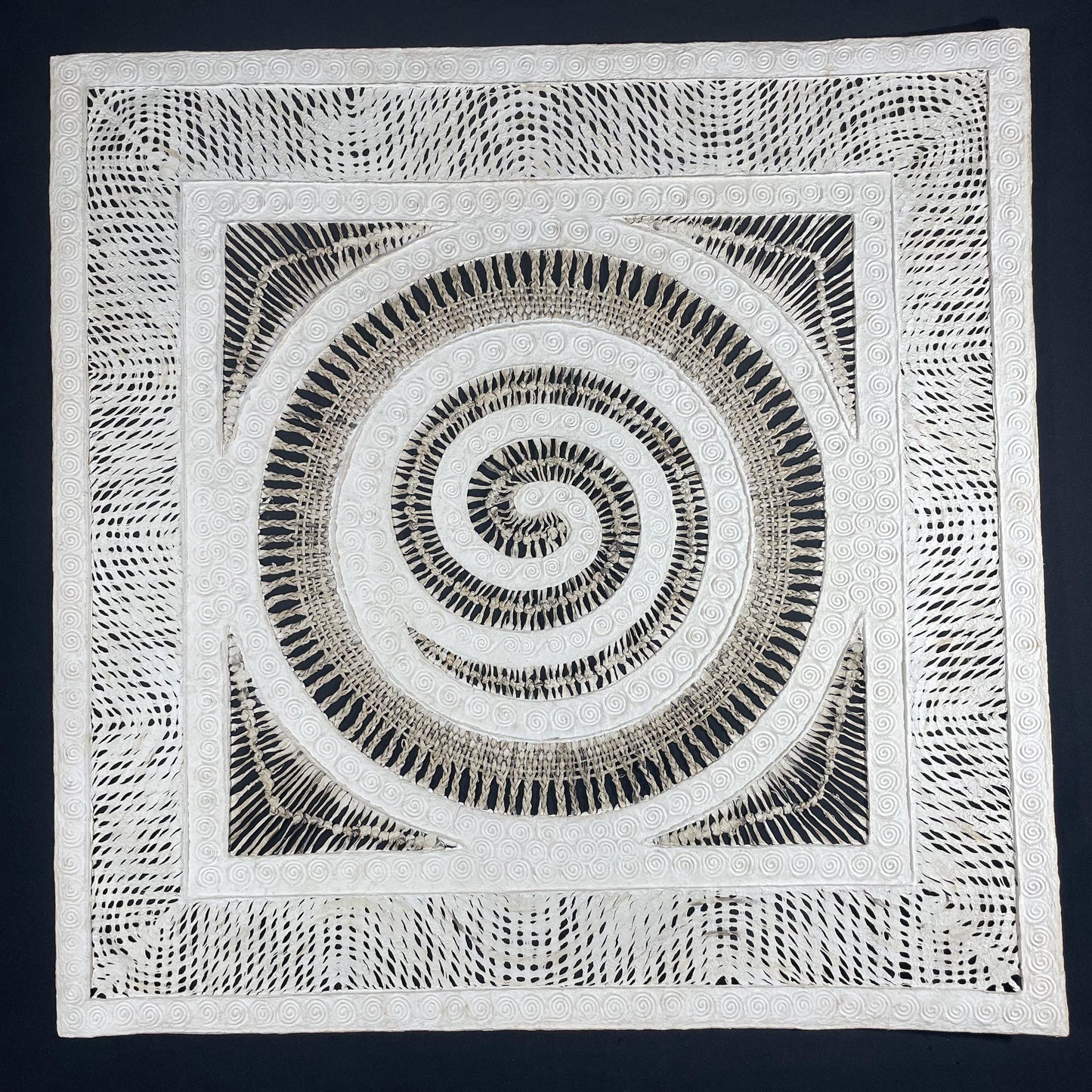 Elegante Arte Mural  Mexicano en Papel Amate Hecho a Mano, Arte Moderno Mexicano Tejidos y con Nudos  31,4 x 31,4 (SIN MARCO) ¡Nuevo Arte!