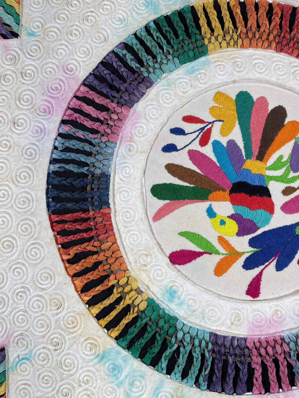 Arte Mural Mexicano Con Bordado Tenango y Papel Amate Hecho a Mano- 47,2 x 15,7 -Arte Otomí Teñido (SIN MARCO)