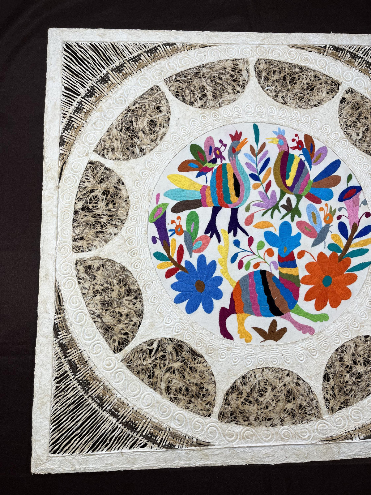 Arte Mural Mexicano Moderno en Papel Amate Hecho a Mano con Bordado Tenango XL de 31.4 in x 31.4 Pulgadas-Arte Otomi Moderno (SIN MARCO)