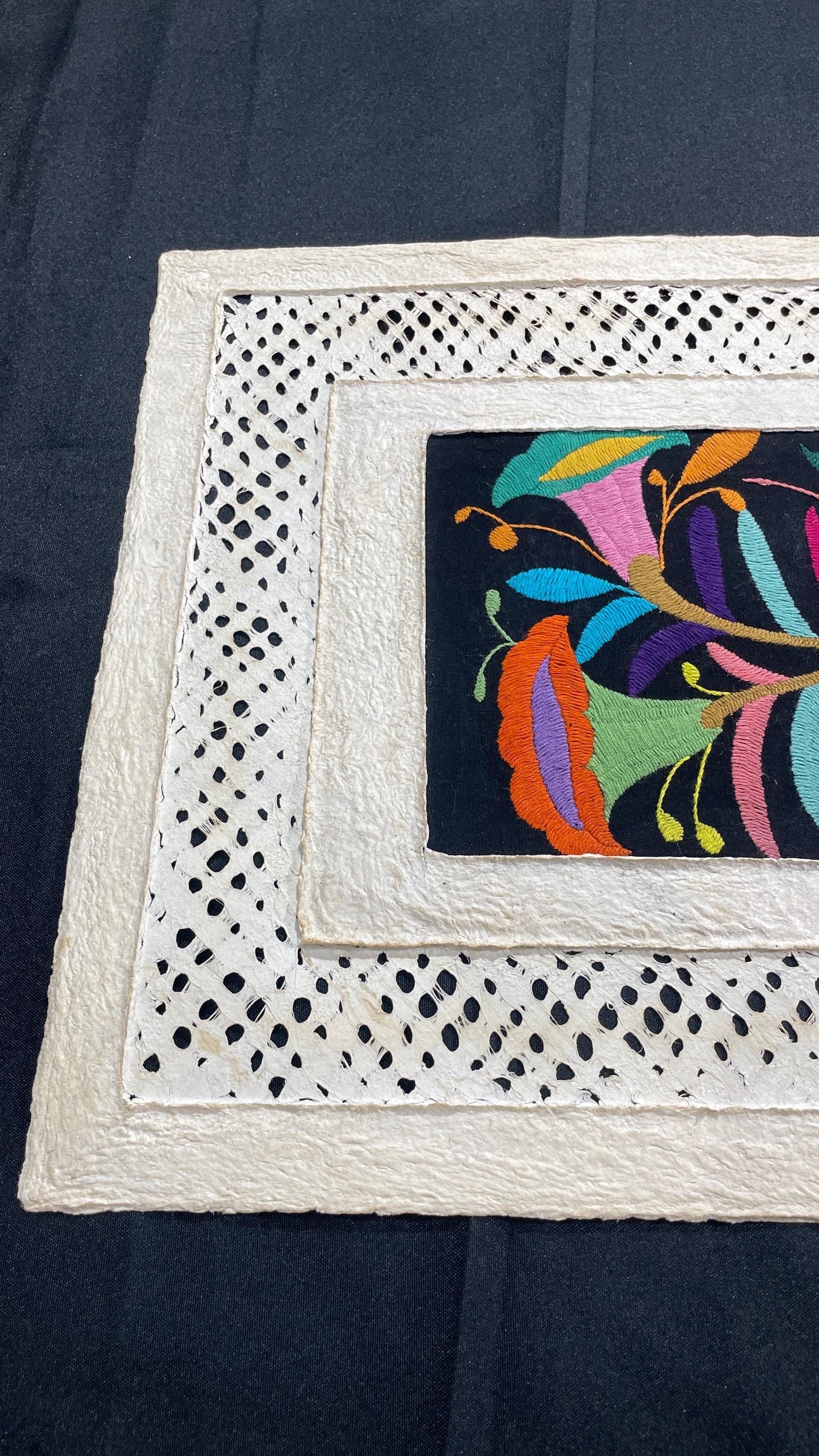 Arte Mural Mexicano de Papel Amate con Bordado Tenango Hecho a Mano XL 47.2 x 15.7 -Arte Otomi Moderno (SIN MARCO)