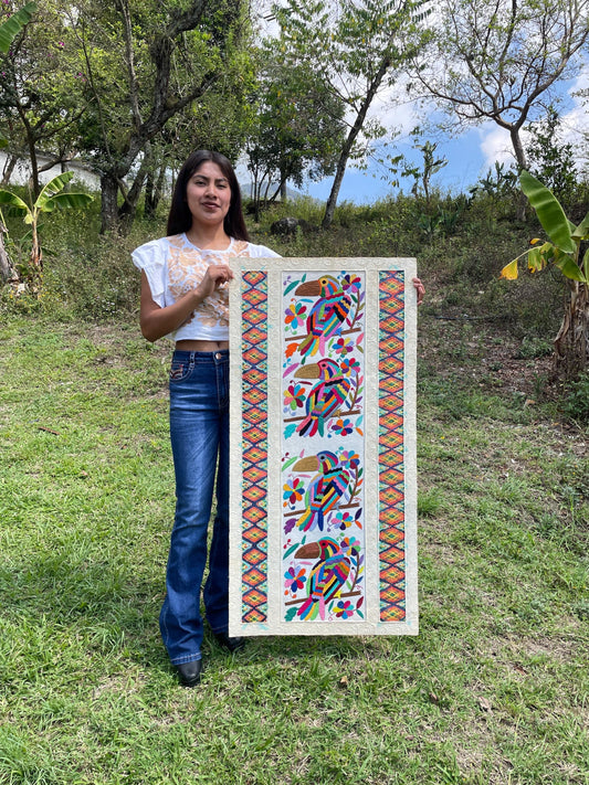 Arte Mural Mexicano en Papel Amate  y Bordado Tenango Hecho a Mano-Arte Otomi Moderno Teñido XXL 42.7 in x 23.6 in (SIN MARCO)