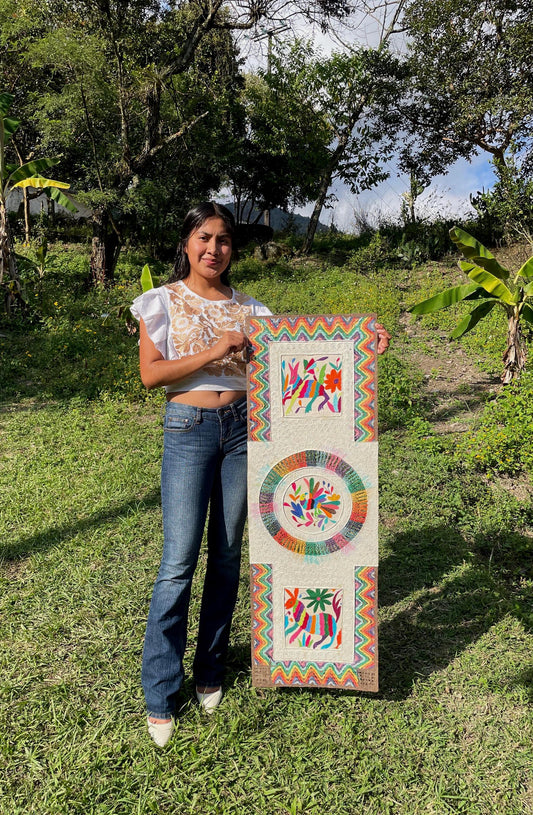 Arte Mural Mexicano Con Bordado Tenango y Papel Amate Hecho a Mano- 47,2 x 15,7 -Arte Otomí Teñido (SIN MARCO)