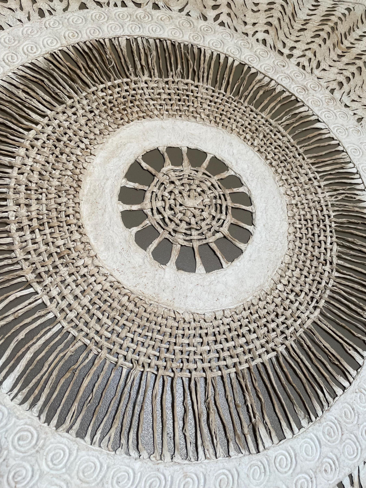 Arte Mural Mexicano en Papel Amate Hecho a Mano,XL 28 in x 28 in, Arte Otomi con Tejido Circular (Sin Marco)