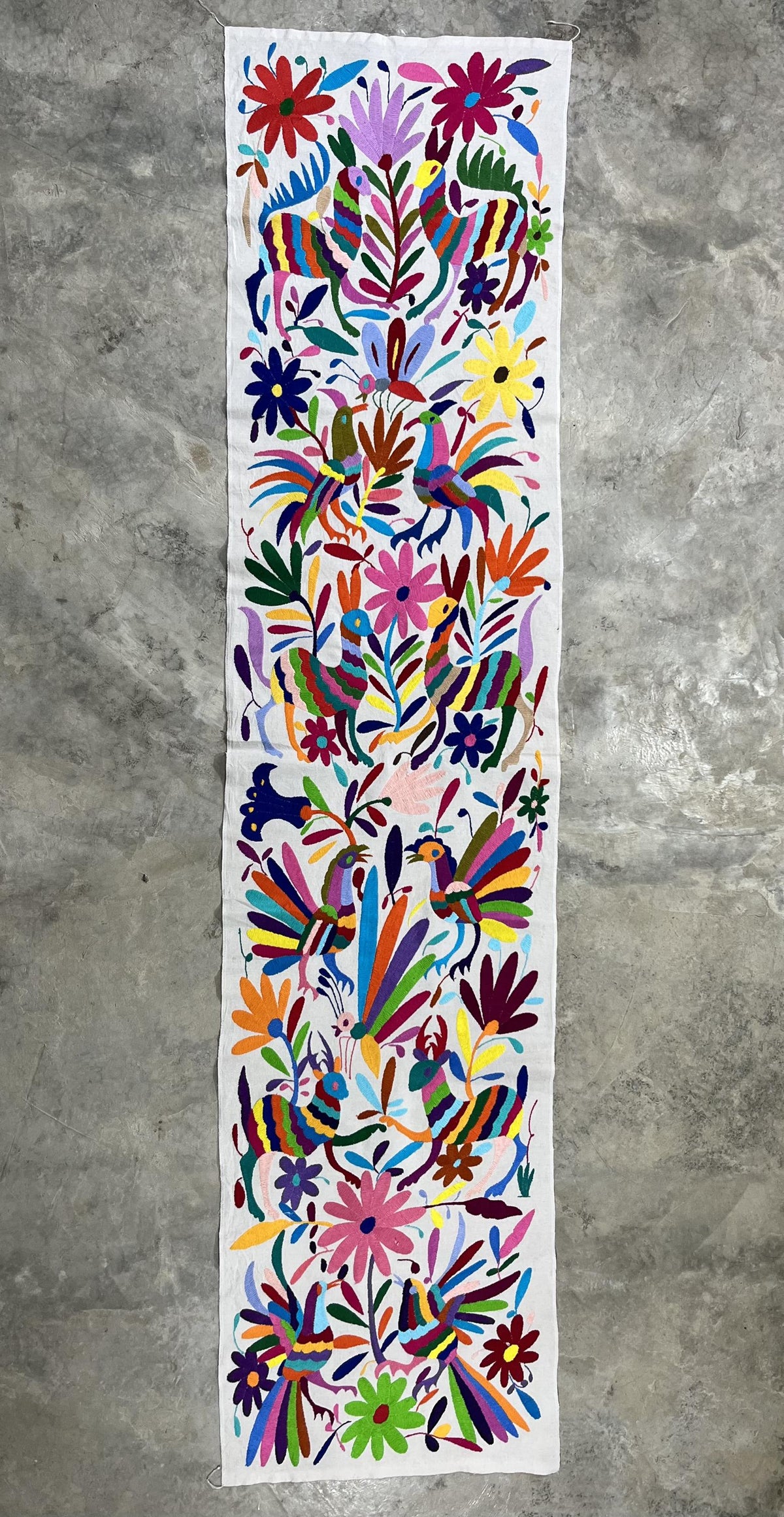 Enorme Bordado Tenango Hecho a Mano en Multicolor-Bordado Otomi en Vertical XXL 191 x 45 cm (SIN MARCO)