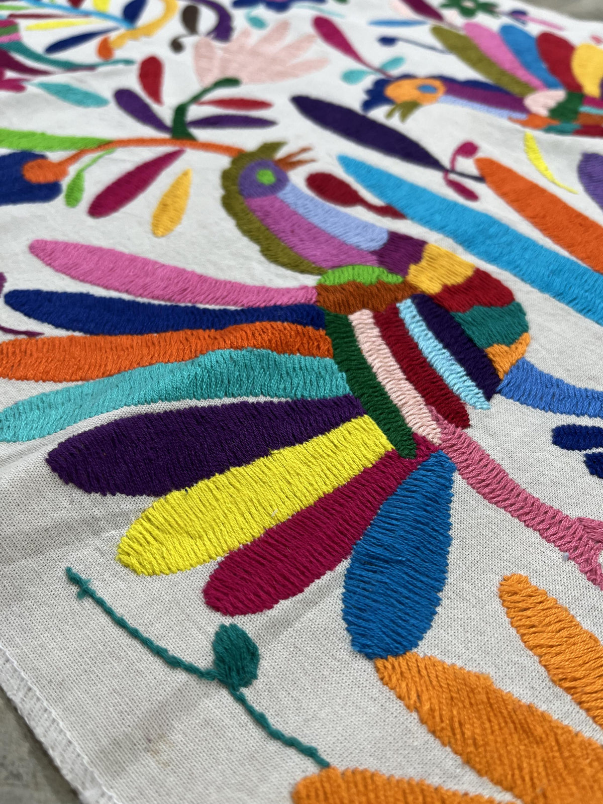 Enorme Bordado Tenango Hecho a Mano en Multicolor-Bordado Otomi en Vertical XXL 191 x 45 cm (SIN MARCO)