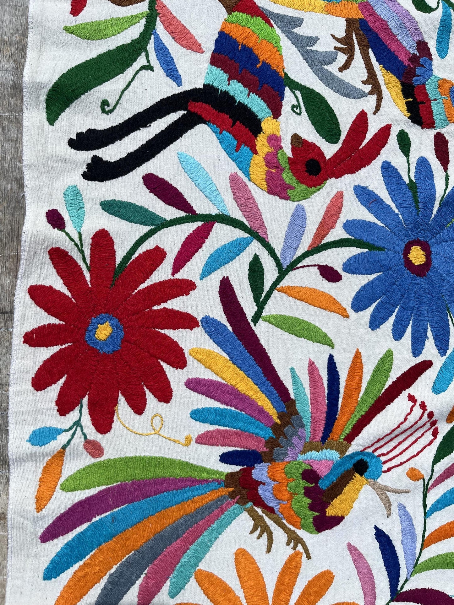 Enorme Bordado Tenango Hecho a Mano en Multicolor-Tapizado Otomi XXL 185 cm x 42 cm (SIN MARCO)