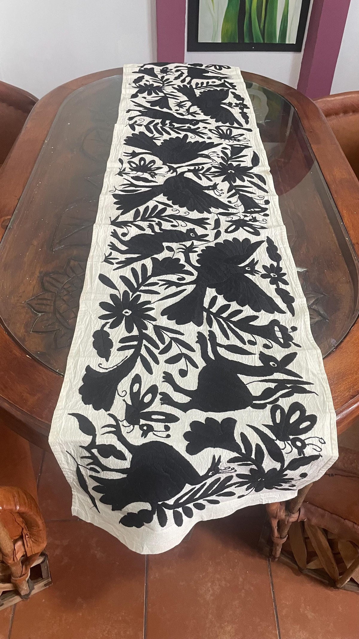 Enorme Bordado Tenango Hecho a Mano en Color Negro-Tapiz Otomi Horizontal-Camino de Mesa-XXL  189 cm x  44 cm (SIN MARCO)