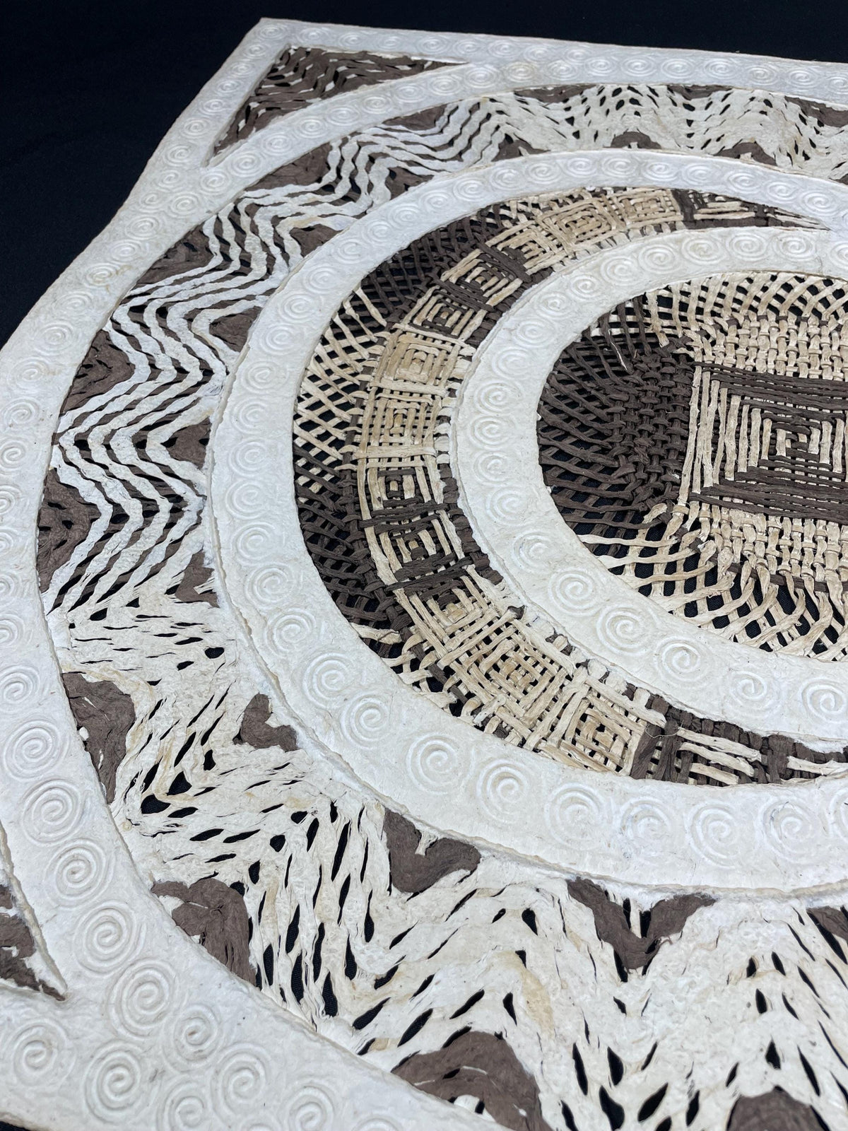 Arte Mural Mexicano en Papel Amate Hecho a Mano–Arte Mexicano Moderno Grande de 23 x 23 (SIN MARCO)