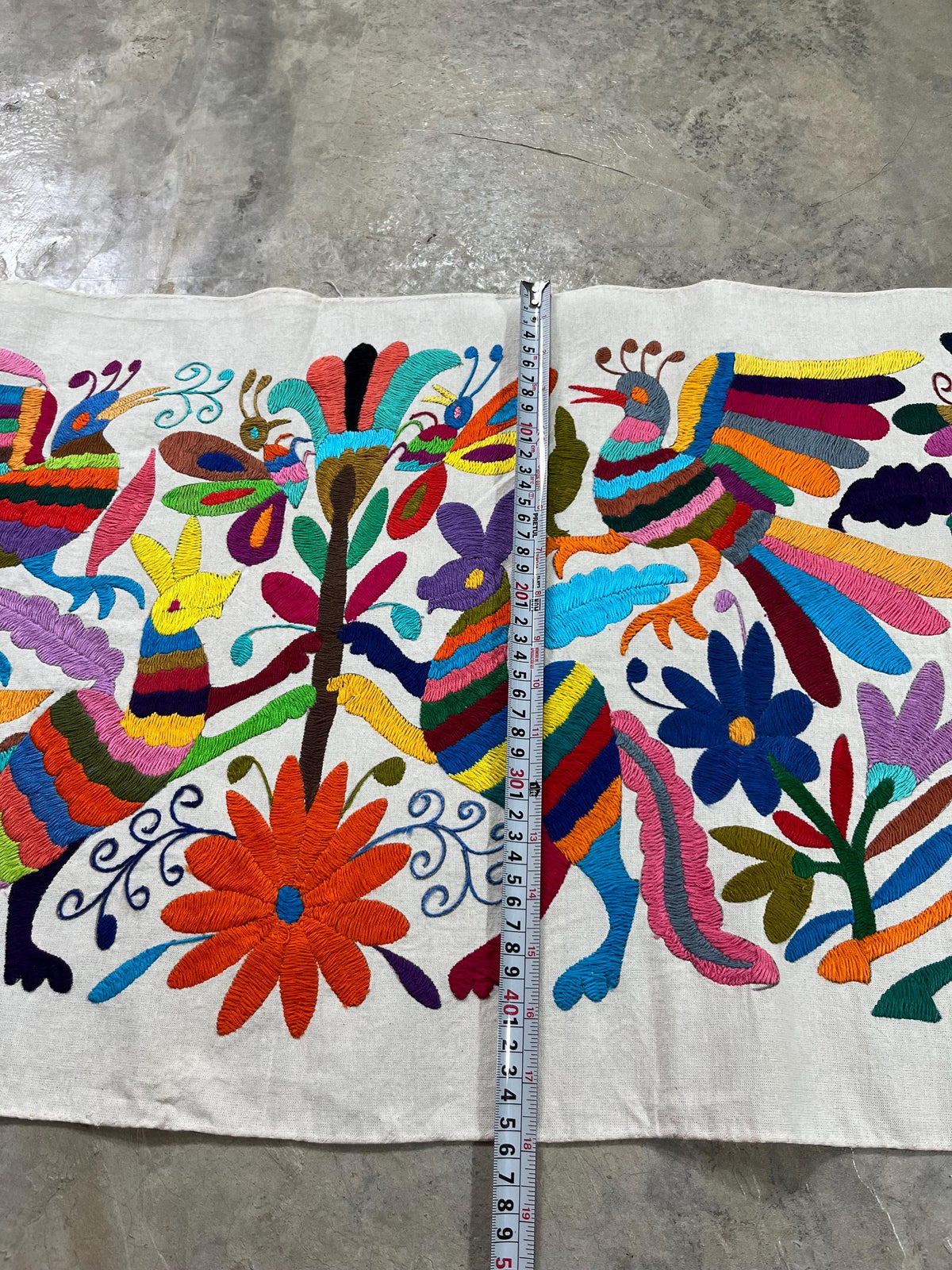 Enorme Bordado Tenango Hecho a Mano en Multicolor-Tapizado Otomi XXL 191 cm x 45 cm (SIN MARCO)