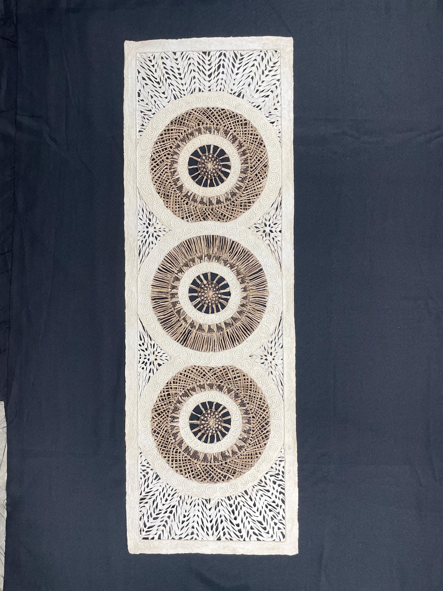 Arte Mural Mexicano en Papel Amate Hecho a Mano–Arte Otomi Moderno de 47.2 in x 15.7 in (SIN MARCO)