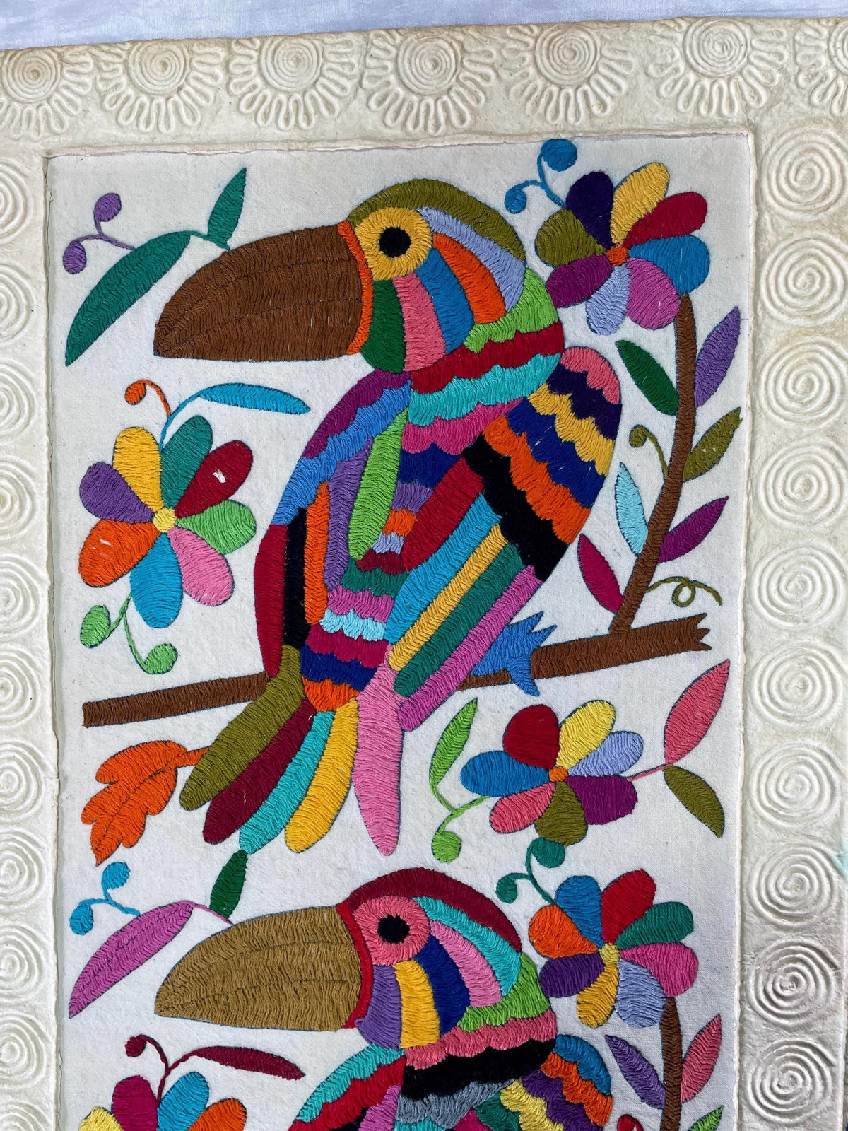 Arte Mural Mexicano en Papel Amate  y Bordado Tenango Hecho a Mano-Arte Otomi Moderno Teñido XXL 42.7 in x 23.6 in (SIN MARCO)