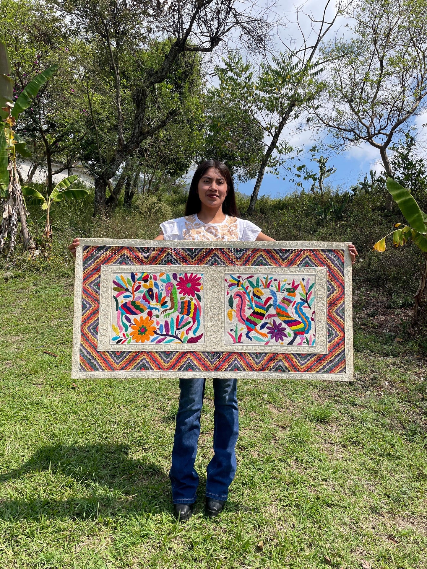 Arte Mural Mexicano en Papel Amate Teñido y Bordado Tenango Hecho A Mano - Arte Decorativo Moderno XXL de 47.2 in X 23.6 in (SIN MARCO)