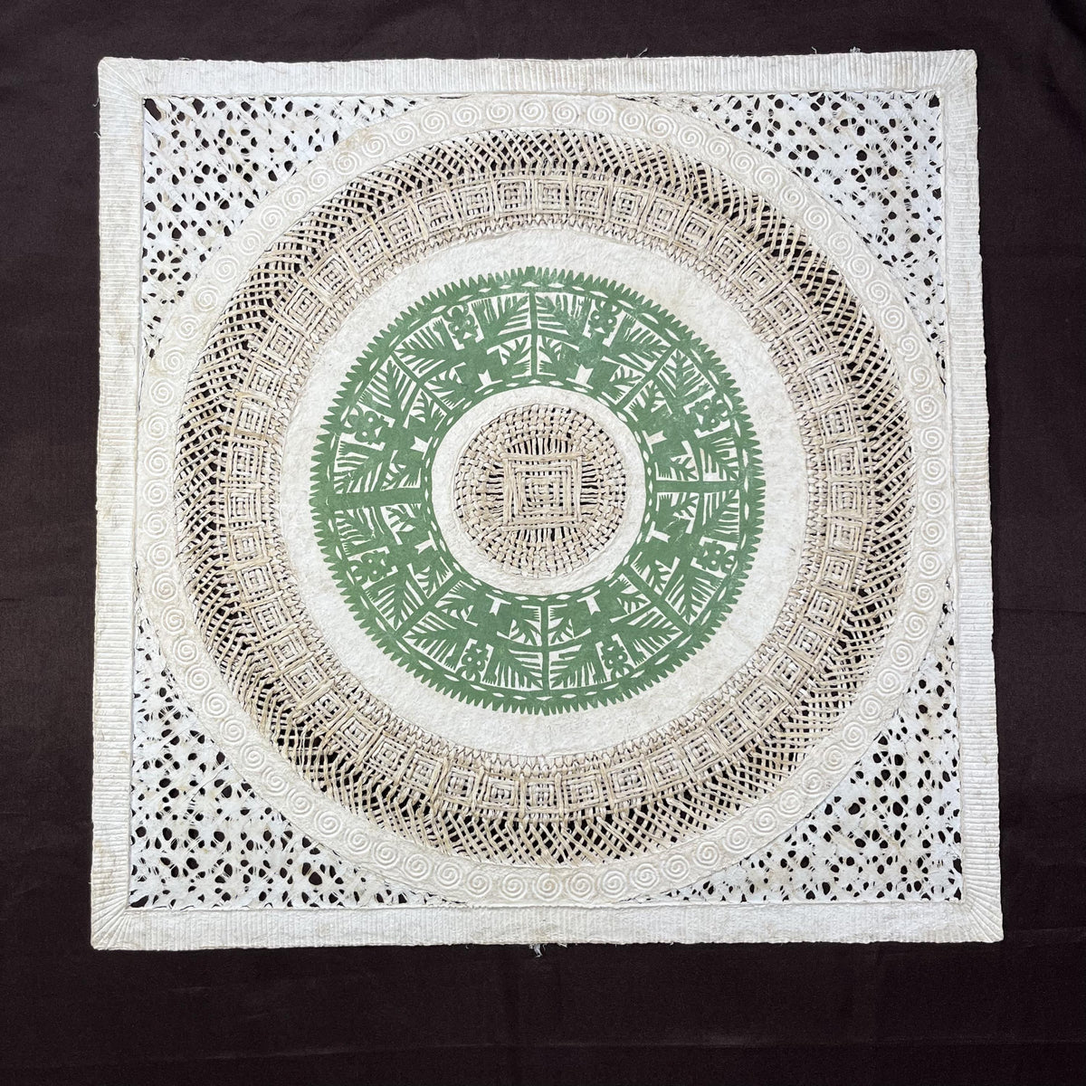 Arte Otomi en Papel Picado de Papel Amate – Papel de corteza hecho a mano – Arte popular mexicano 23 x 23 pulgadas (sin marco)-Dios del Maíz