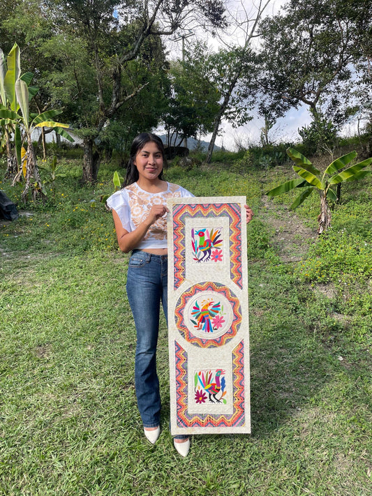 Arte Mural Mexicano en Papel Amate con Bordado de Tenango Hecho a Mano- 47,2 x 15,7 -Arte Otomí Teñido (SIN MARCO)